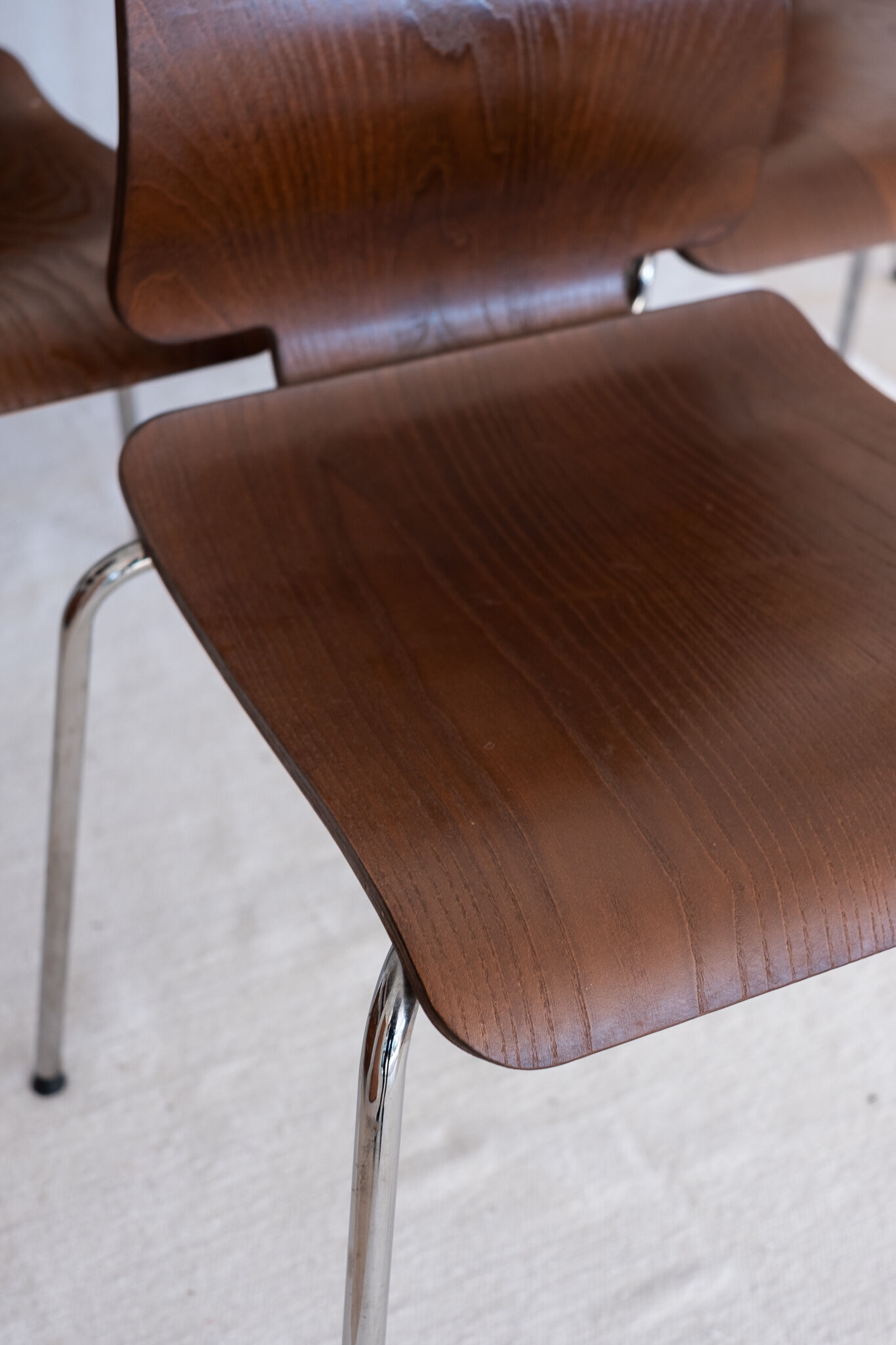 Suite of 6 scandinavian design chairs