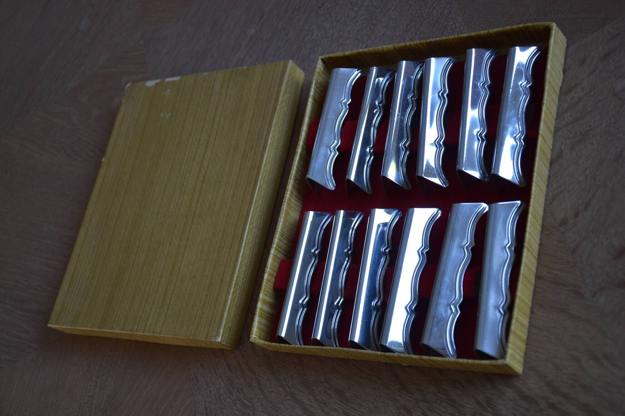 12 silver-plated knife rests