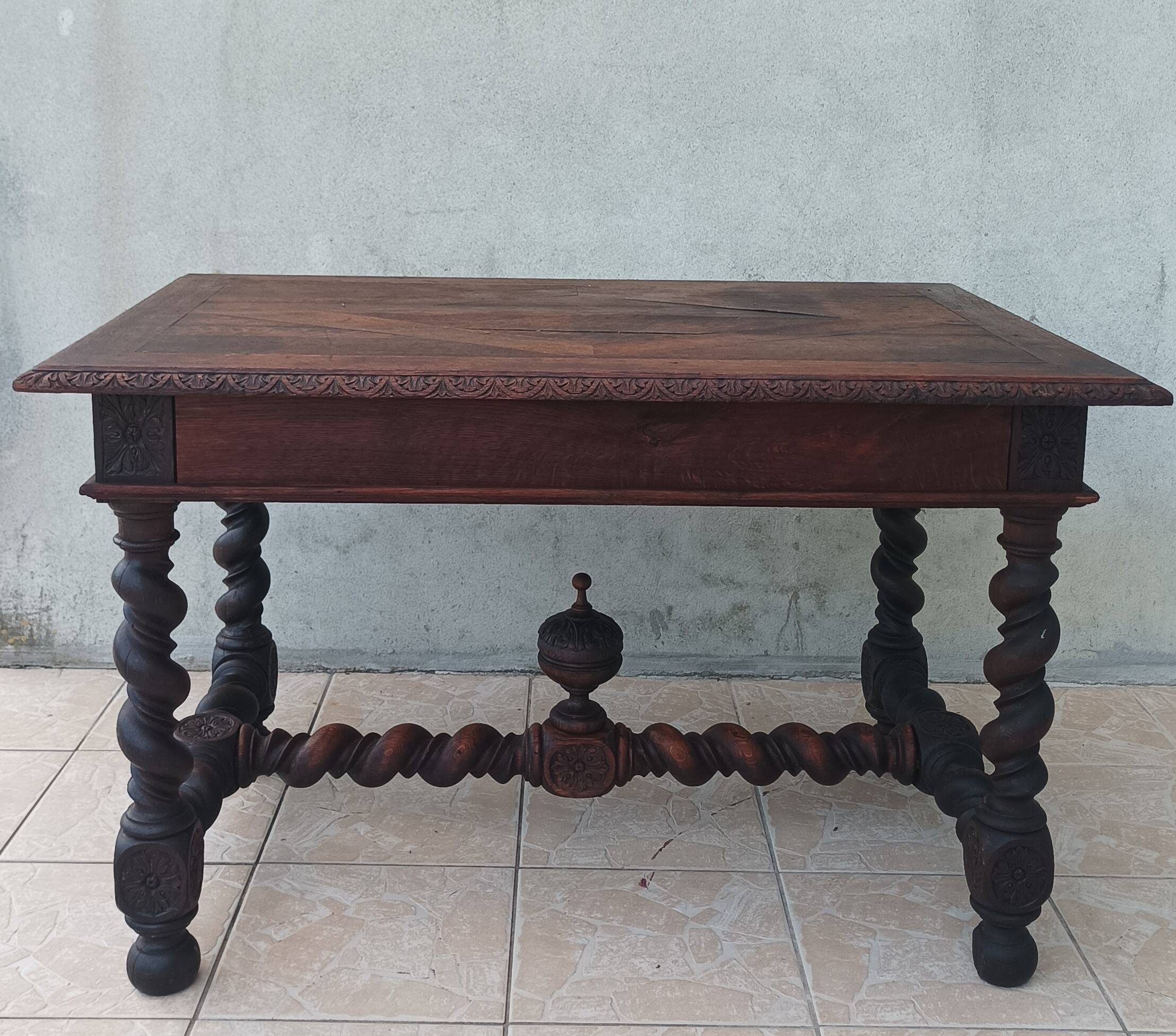 Bureau Louis XIII en chêne 19ème