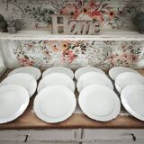 12 flat plates in porcelain with double gold rim.