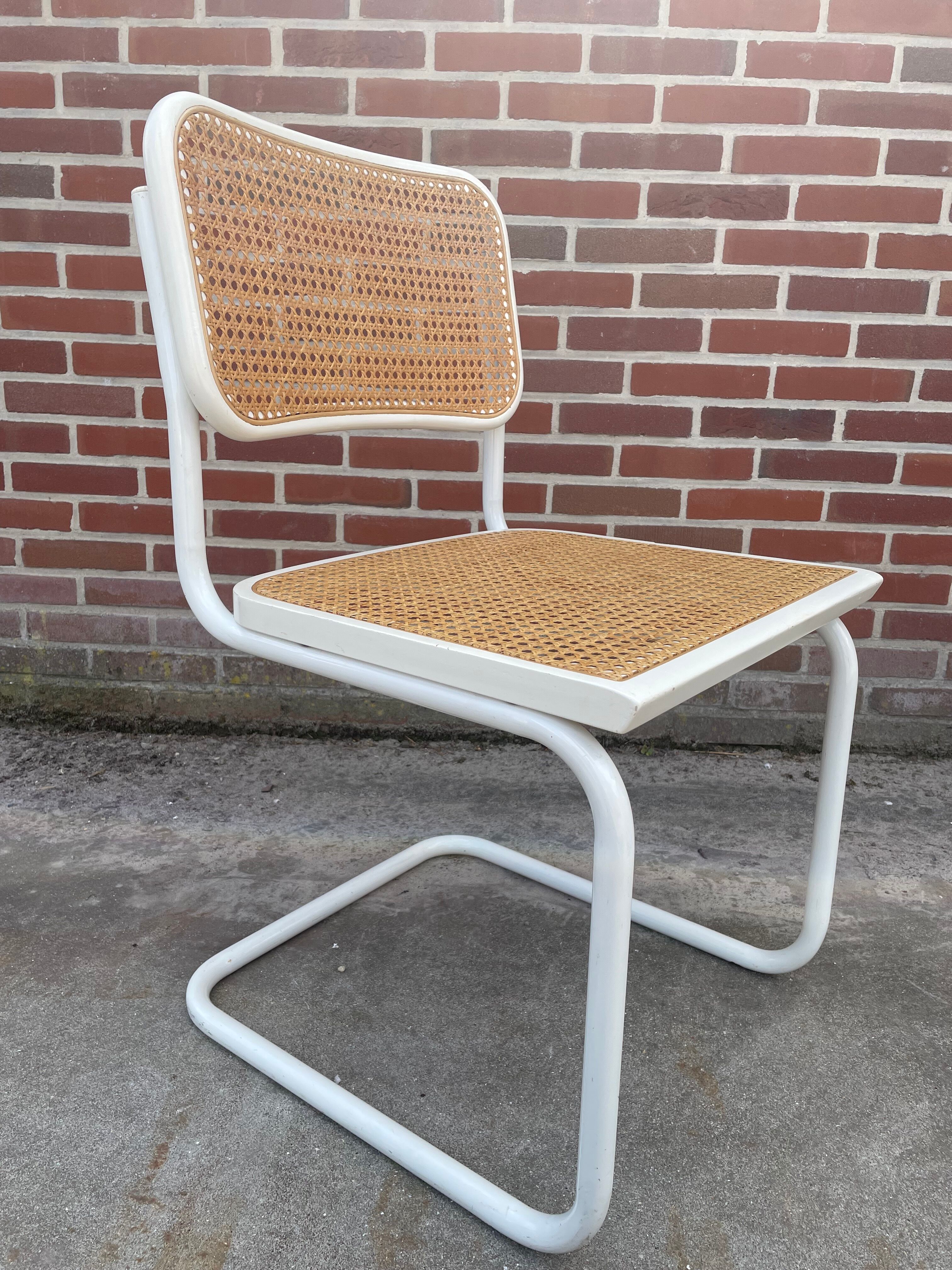 Set of 4 Cesca b32 model chairs in white