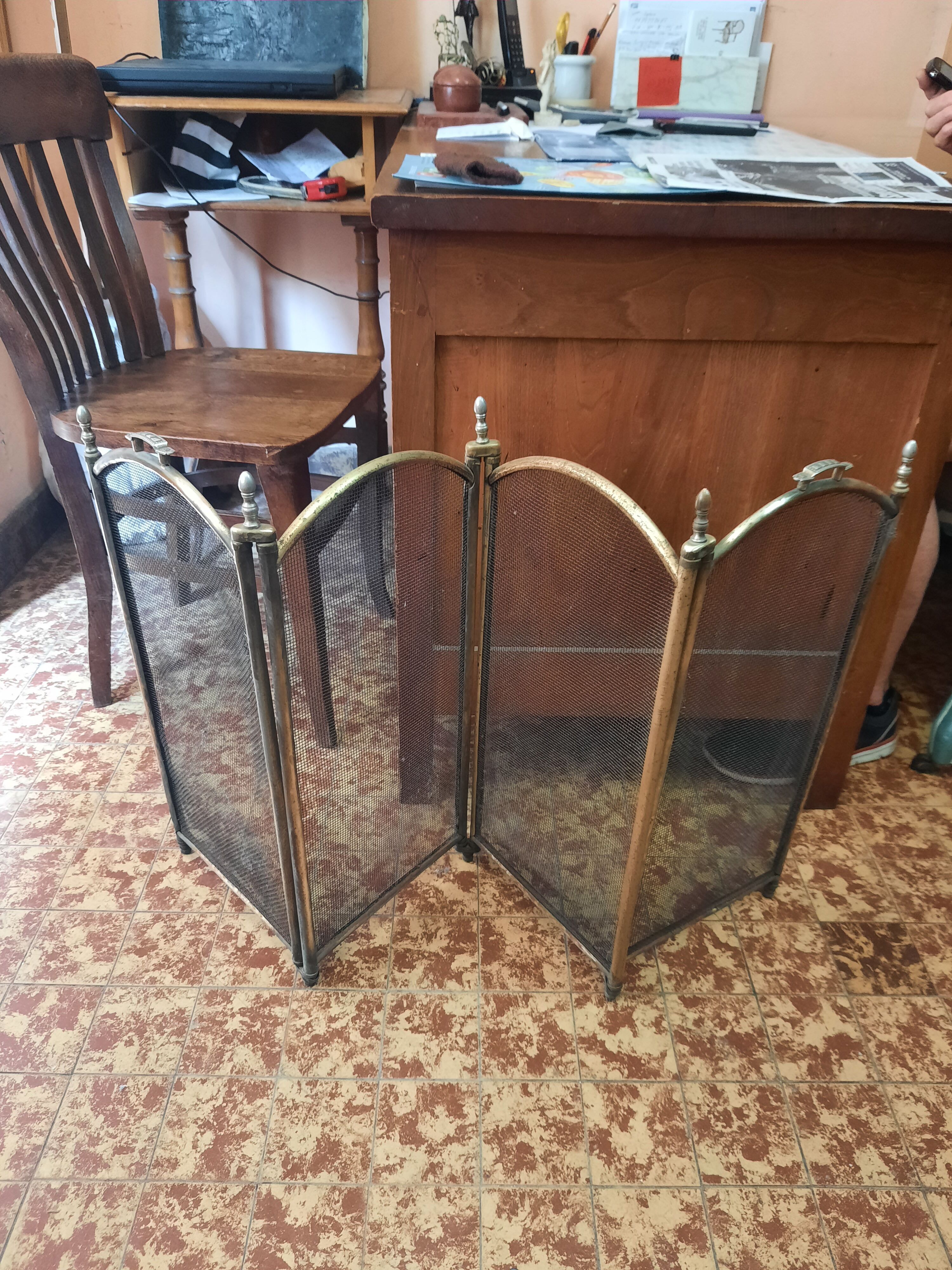 Fireplace set chenets firewall