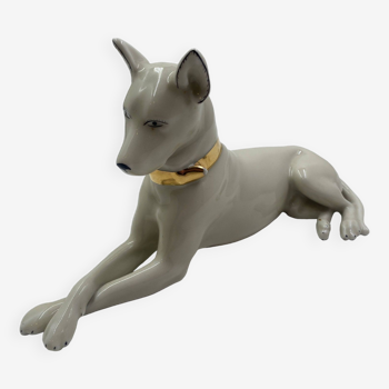 Dog statuette