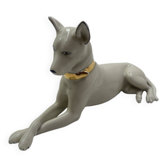 Dog statuette