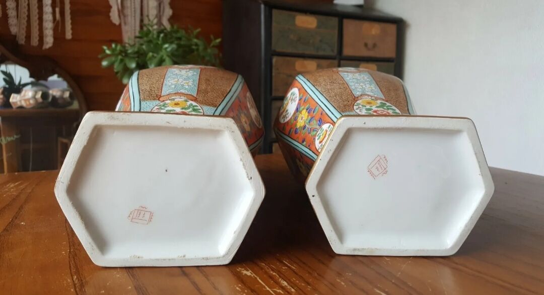 Pair of cutlery vases, urns porcelain polychrome Japan style signed