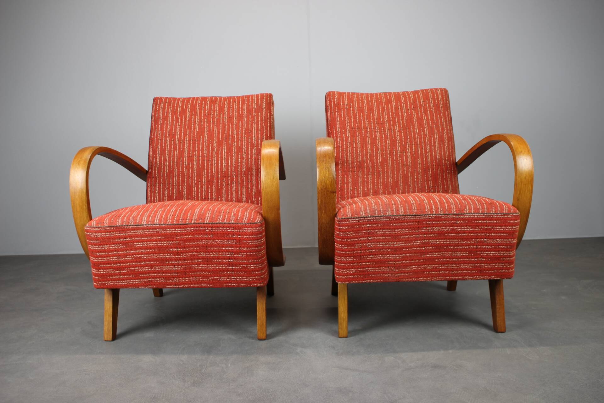 Pair of Halabala deck chairs from the 1950s, curved wooden chairs, Czech Republic.