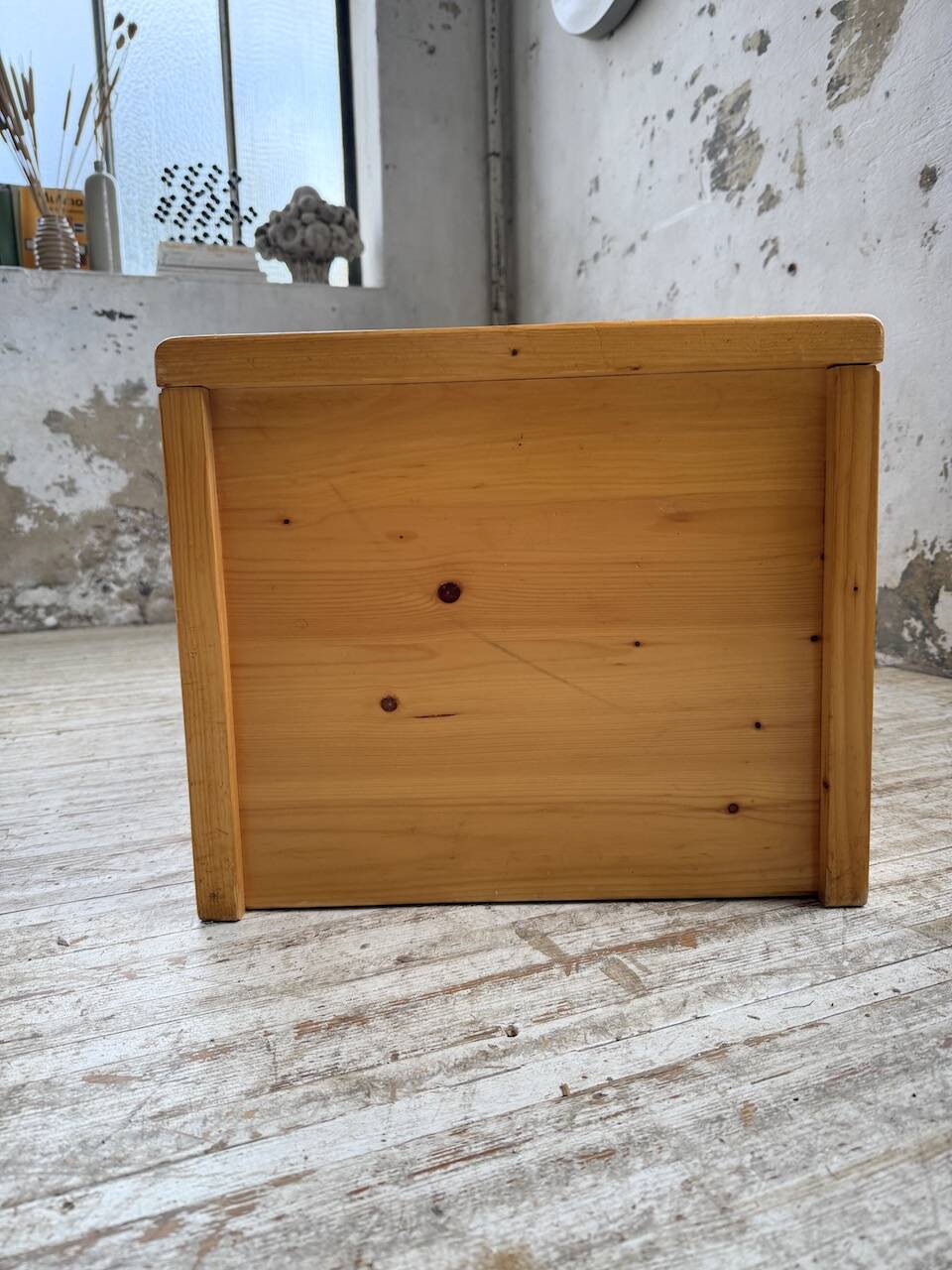 Chest or coffee table Perriand Les Arcs 1800