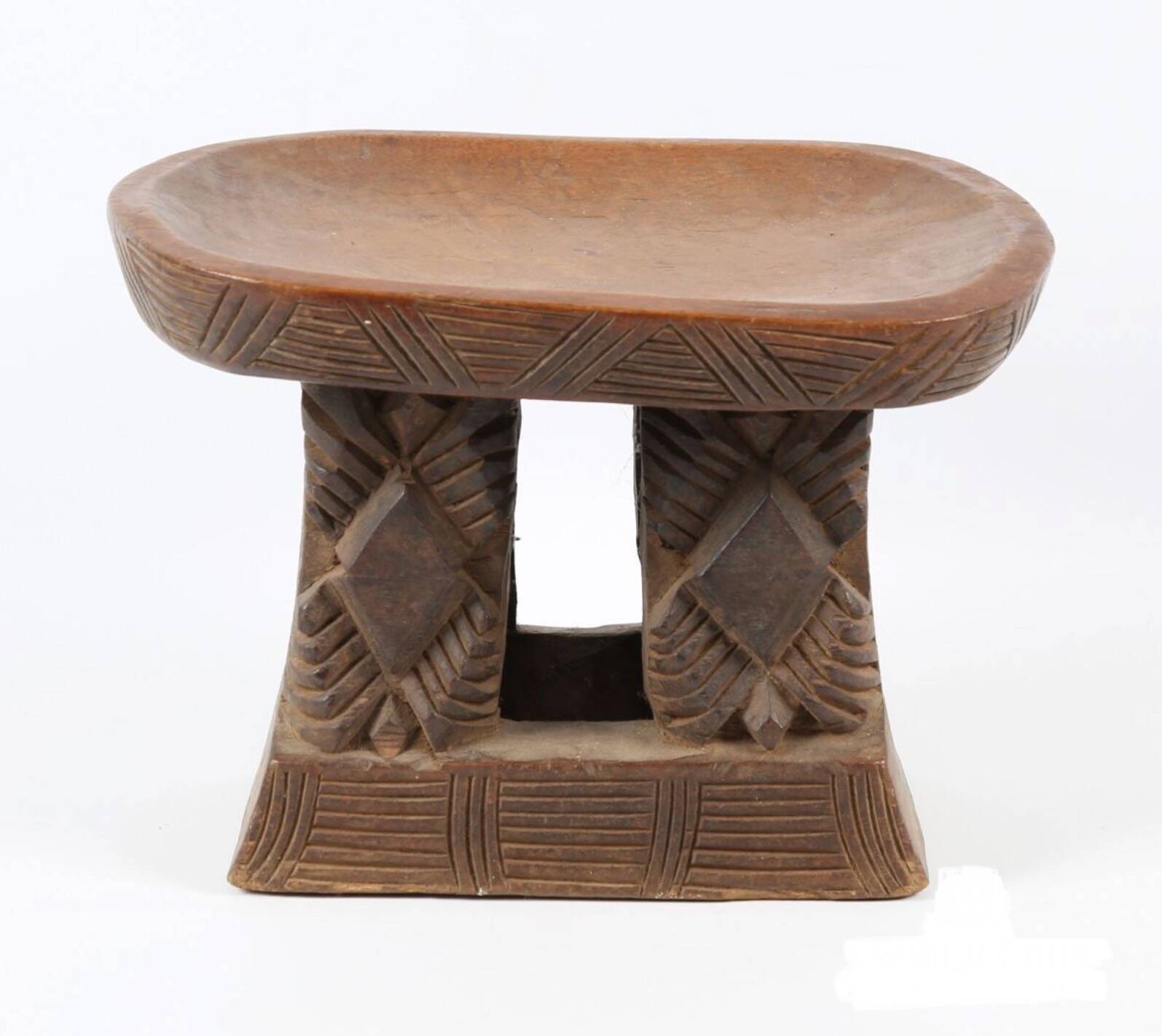 Tabouret chef coutumier Bamileke (Cameroun)