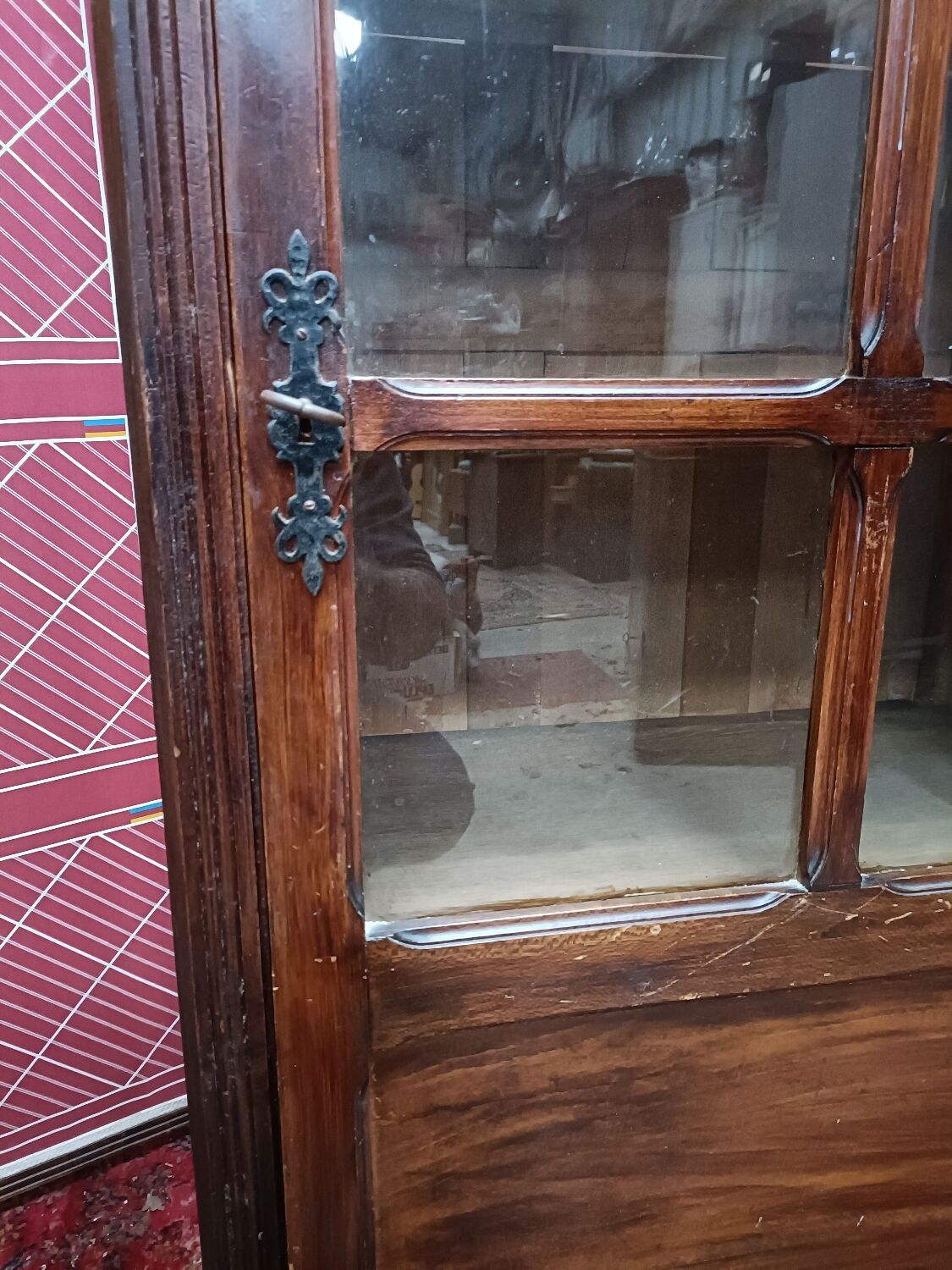 Old showcase, glass door and 4 shelves