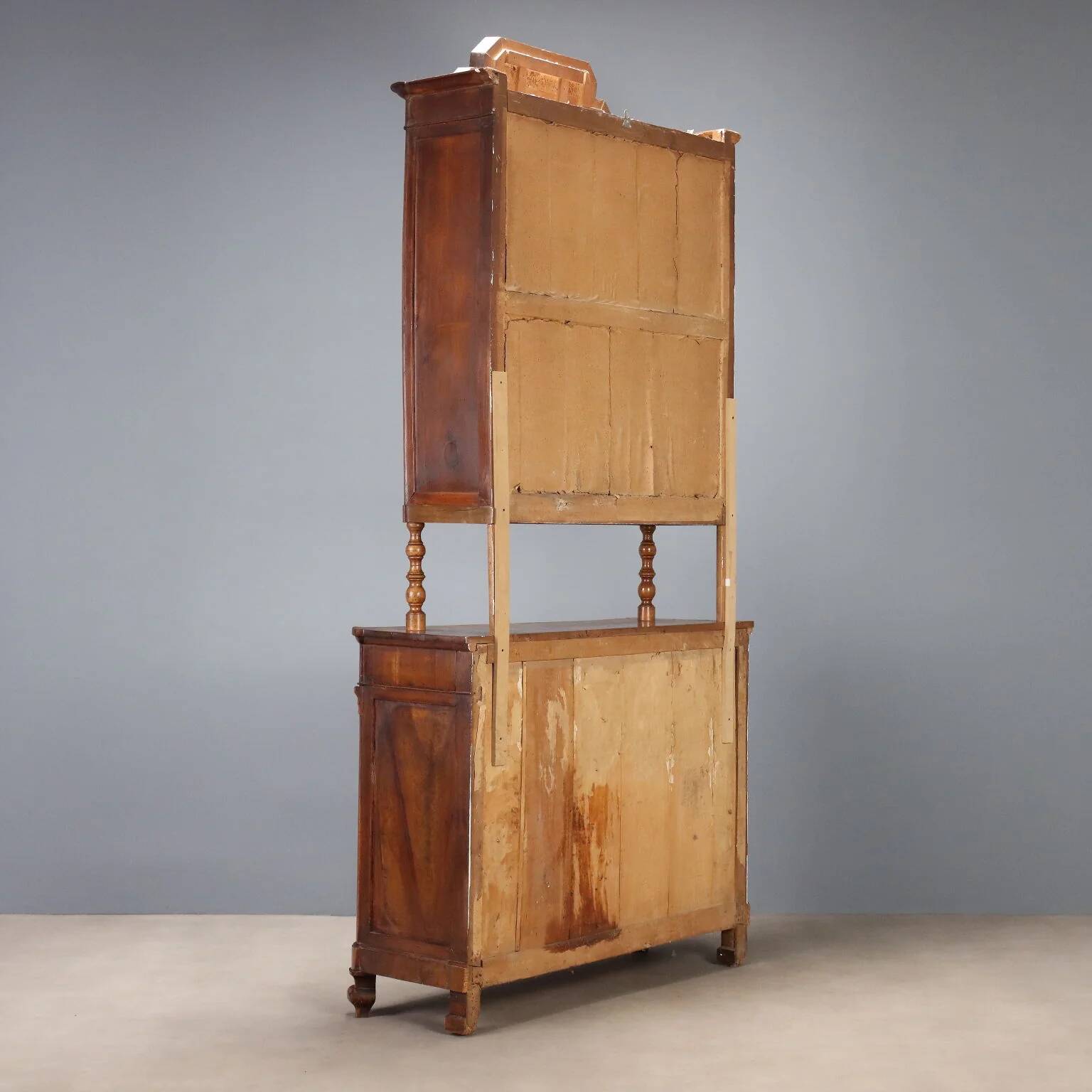 Antique Umbertine buffet in walnut, Italy, 19th century