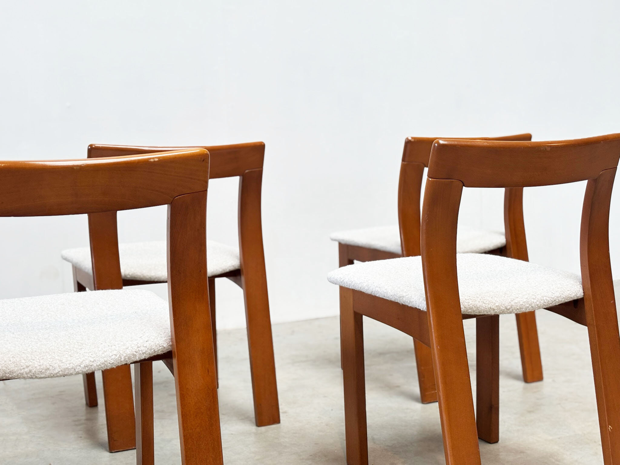 Set of six sculptural Italian dining chairs by Mobil Girgi