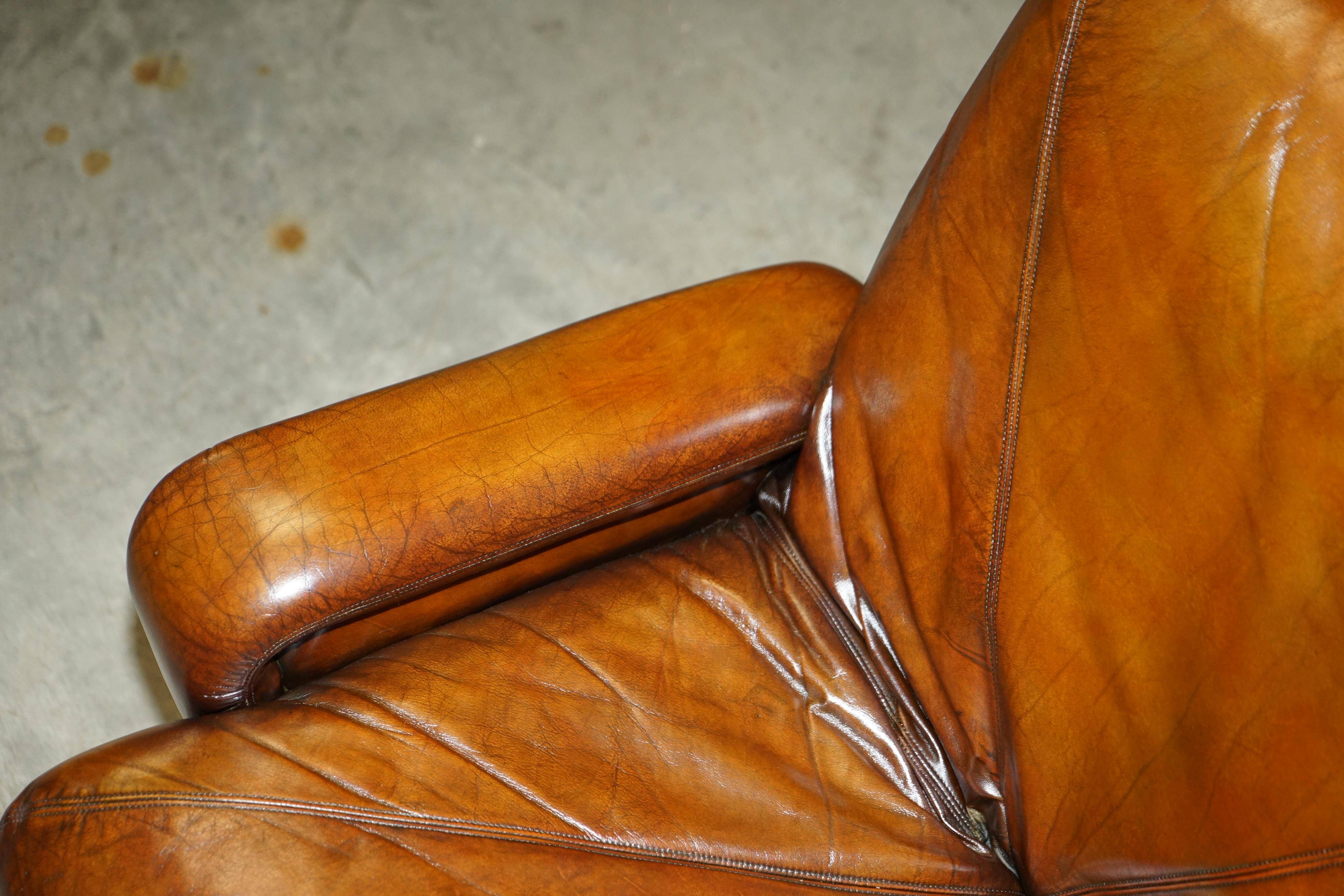 Vintage hand-dyed leather canapé, mid-century style.