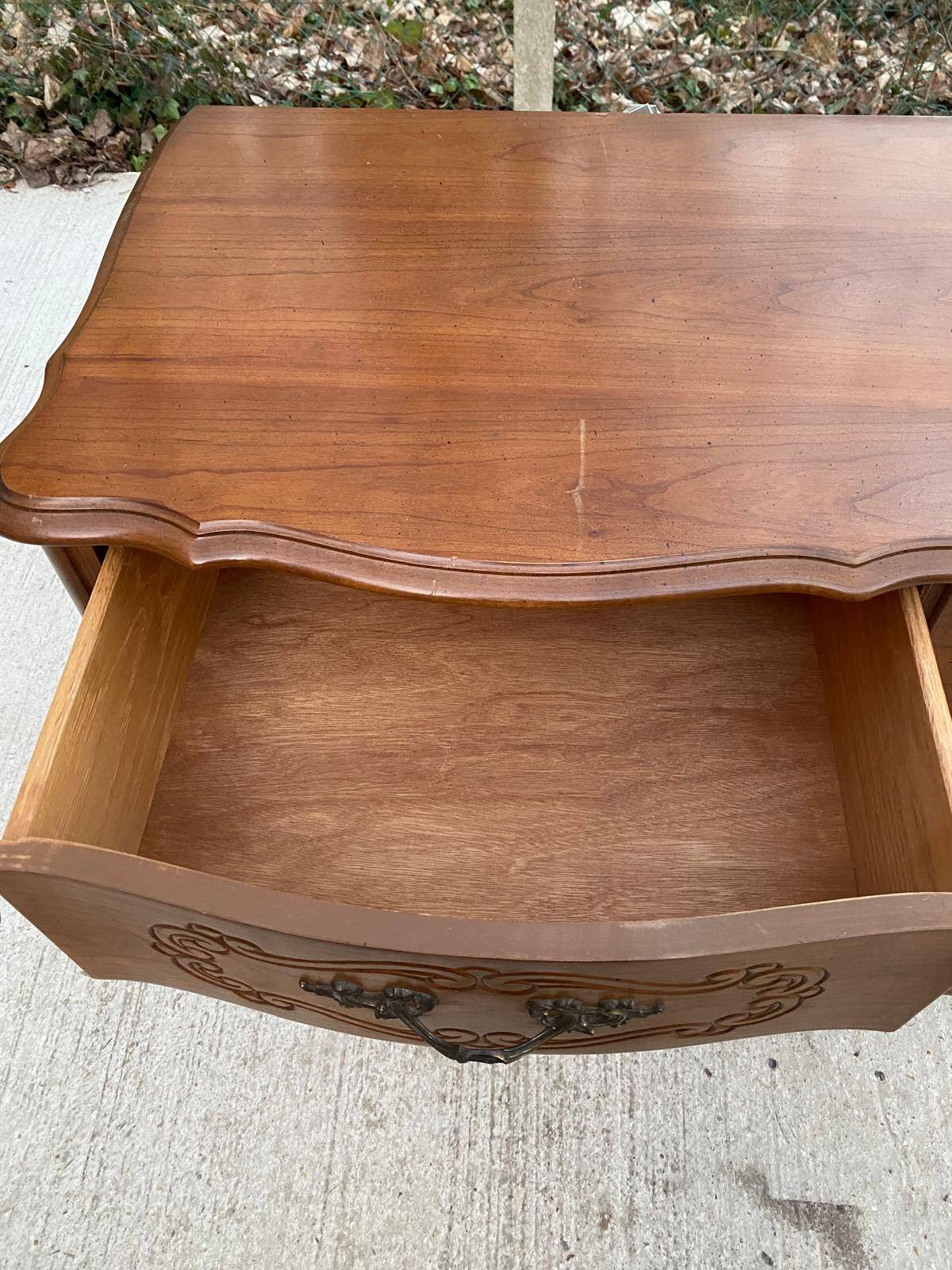 Commode américaine 9 tiroirs Bassett Furniture style Louis XV en bois massif, 1940