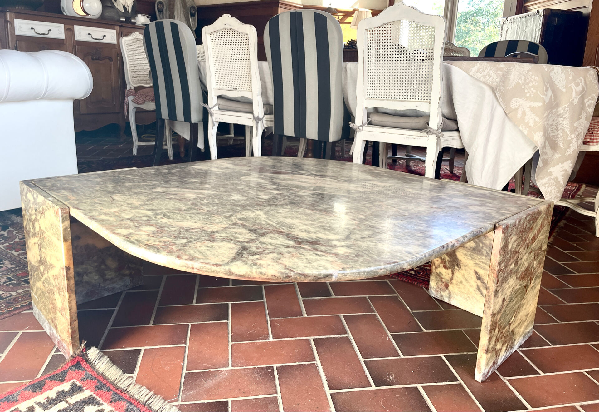 Large Italian marble coffee table from the 1980s.
