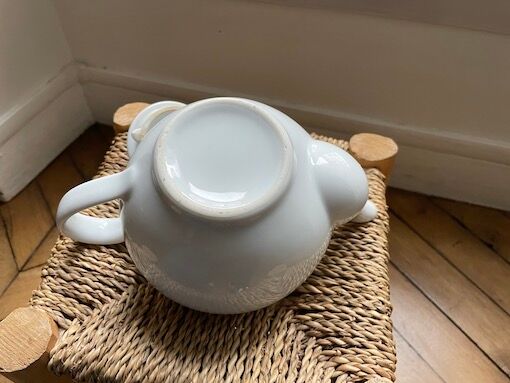 Round teapot in white earthenware, 1 liter