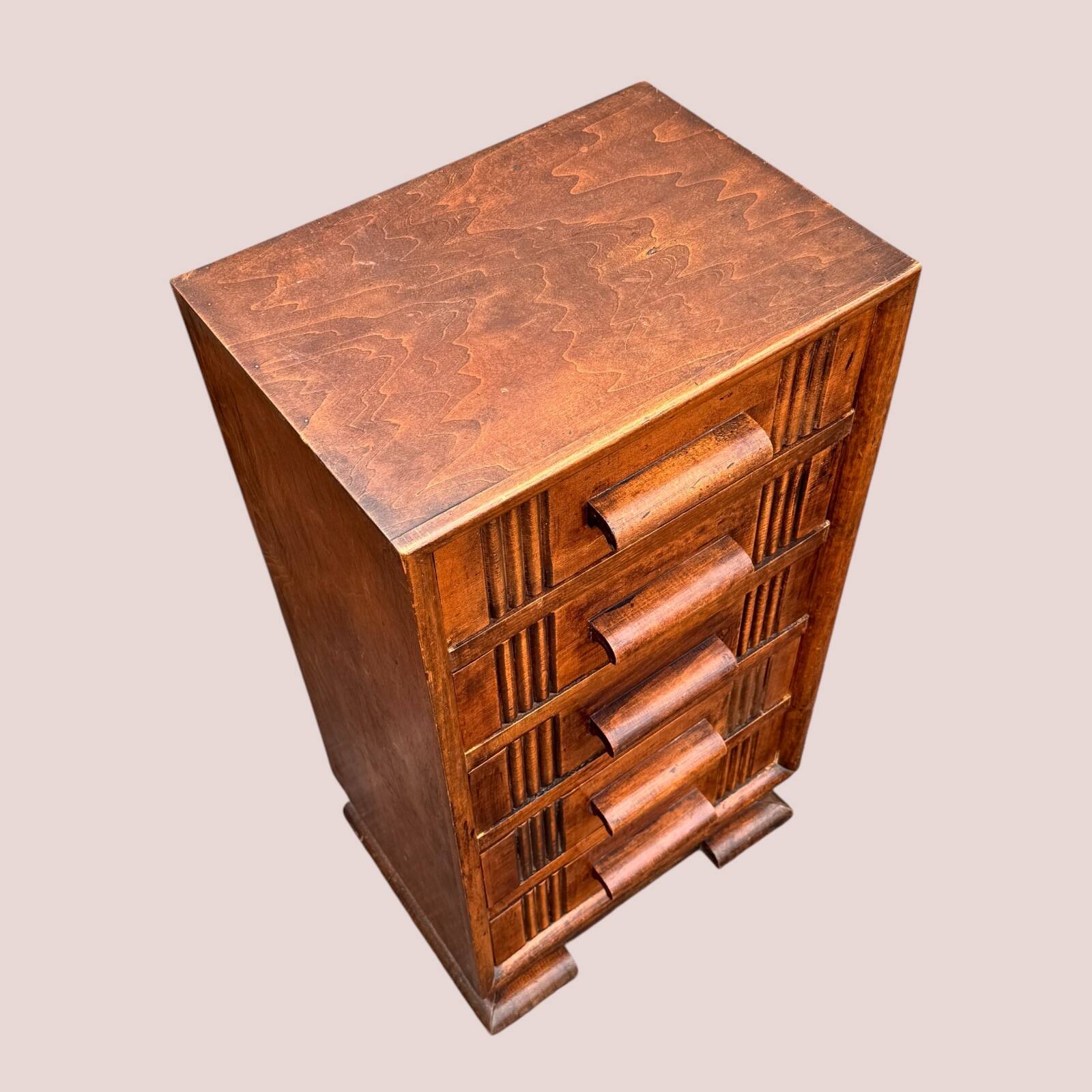 Antique chest of drawers with 5 drawers