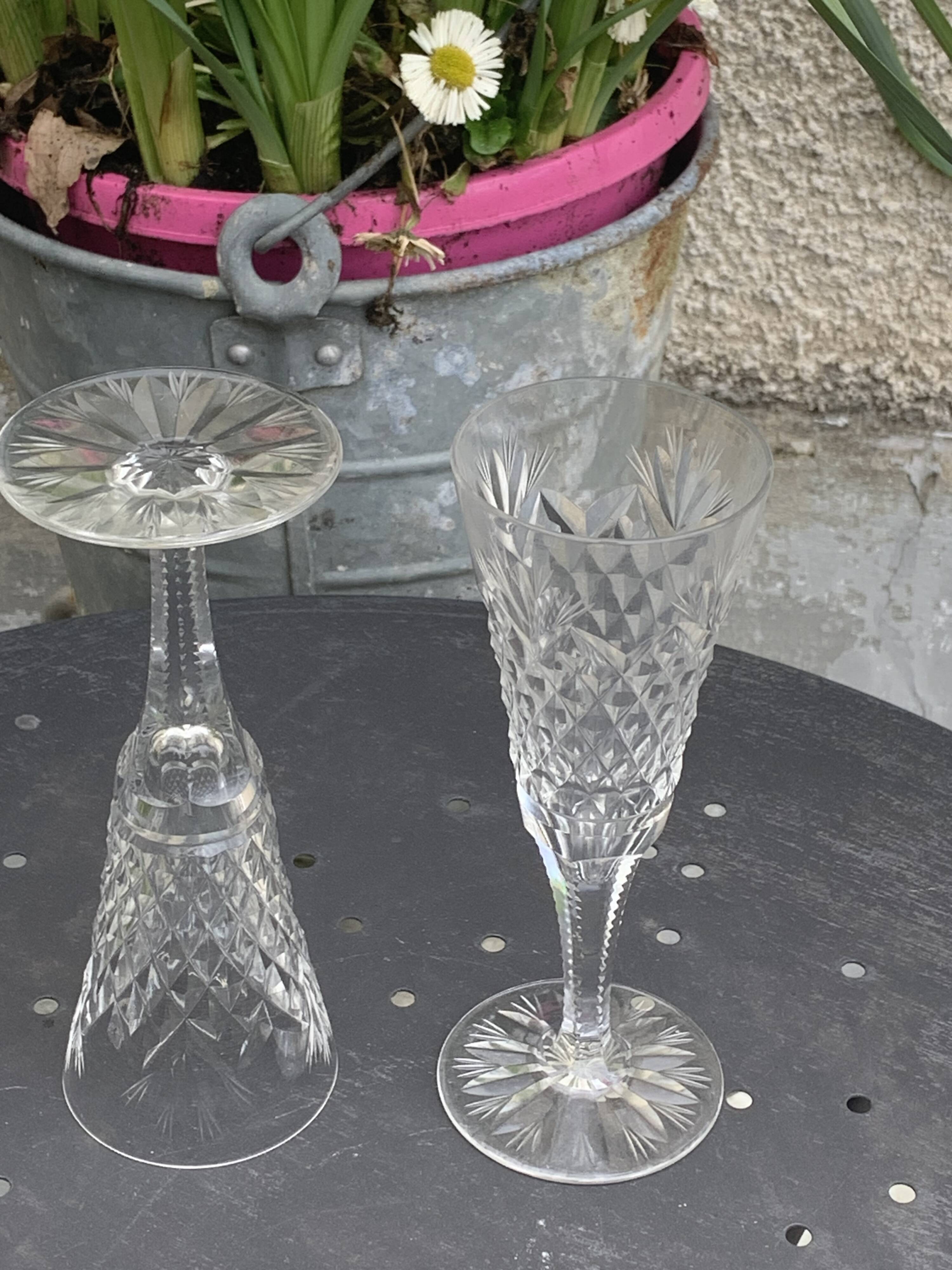6 champagne flutes in glass and transparent crystal, antique chiseled