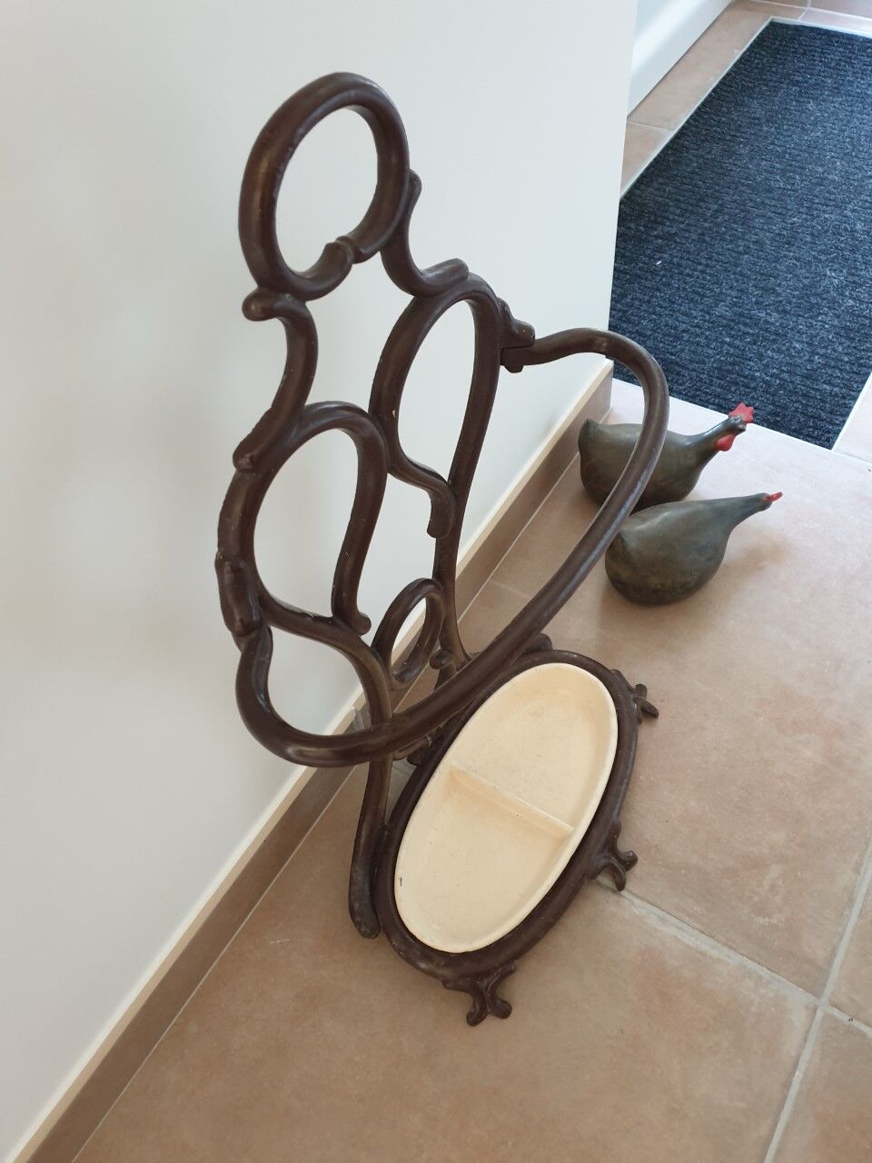 Cast iron umbrella holder