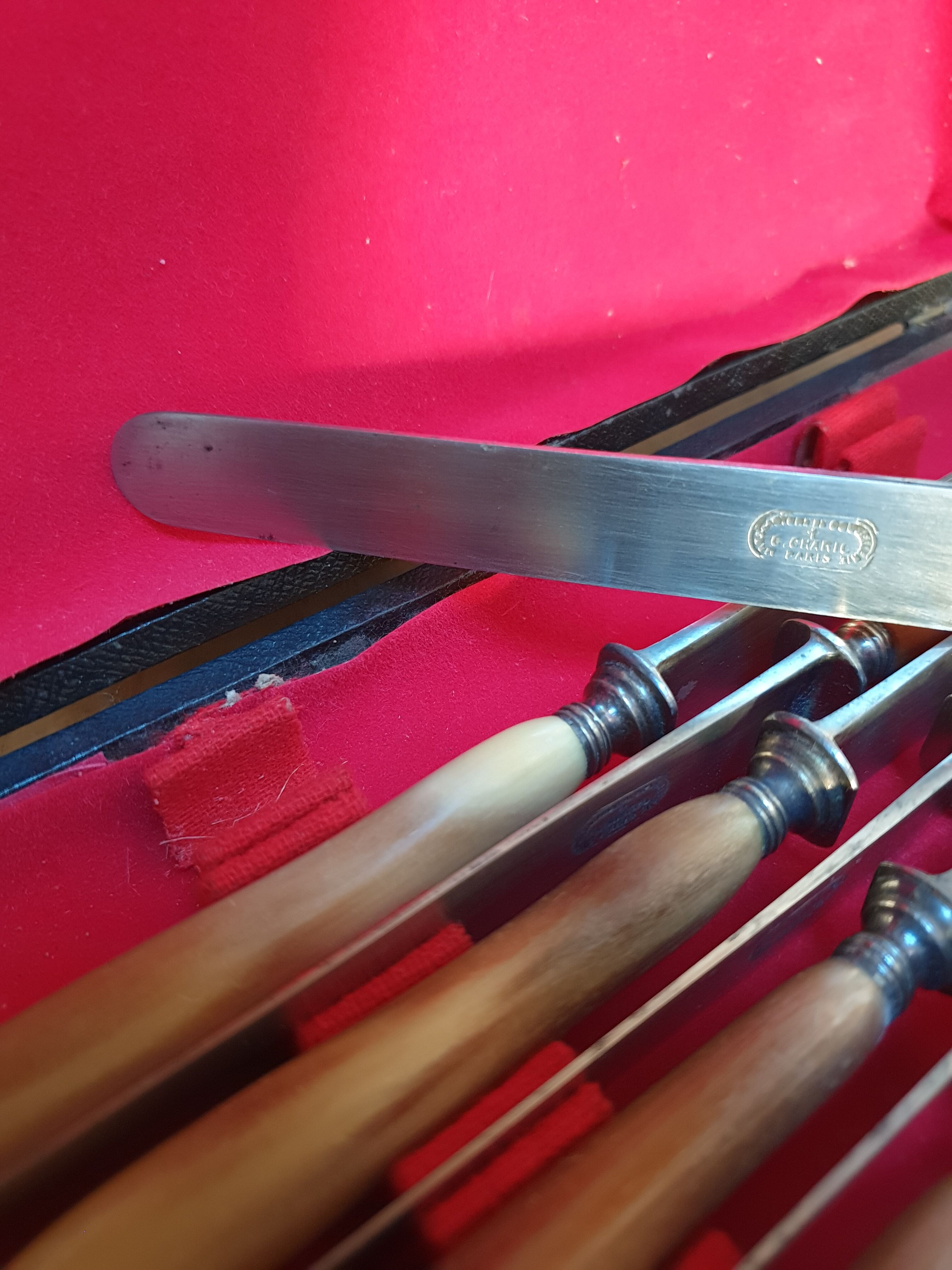 Set of 22 horn handle knives