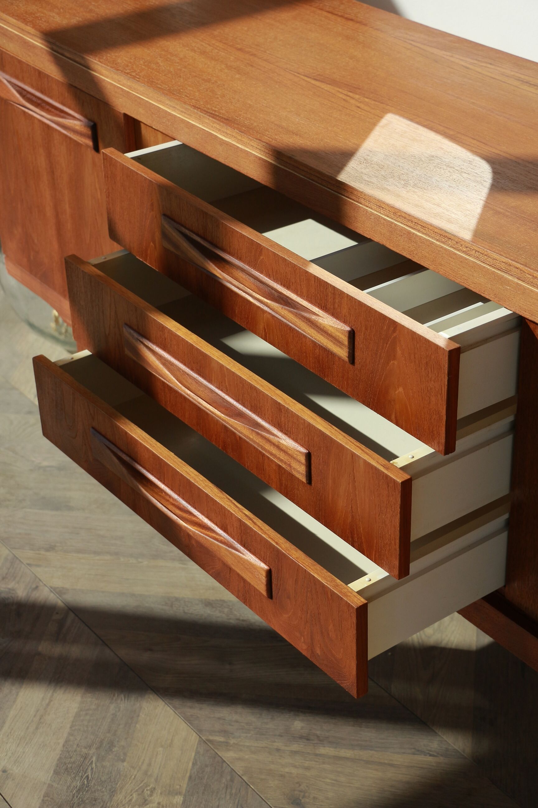 Scandinavian sideboard - long handles - 60s
