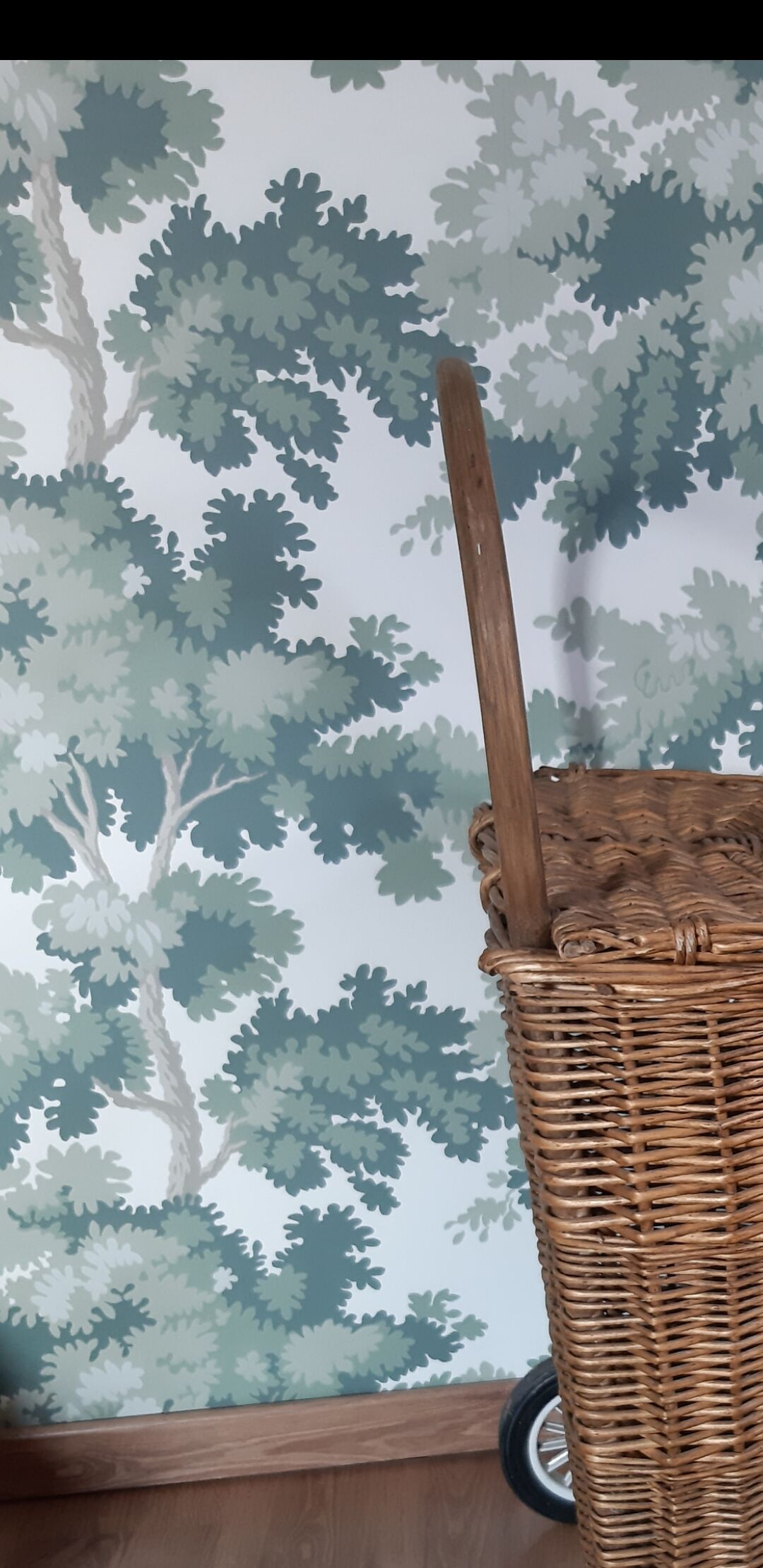 Wicker wheeled trolley