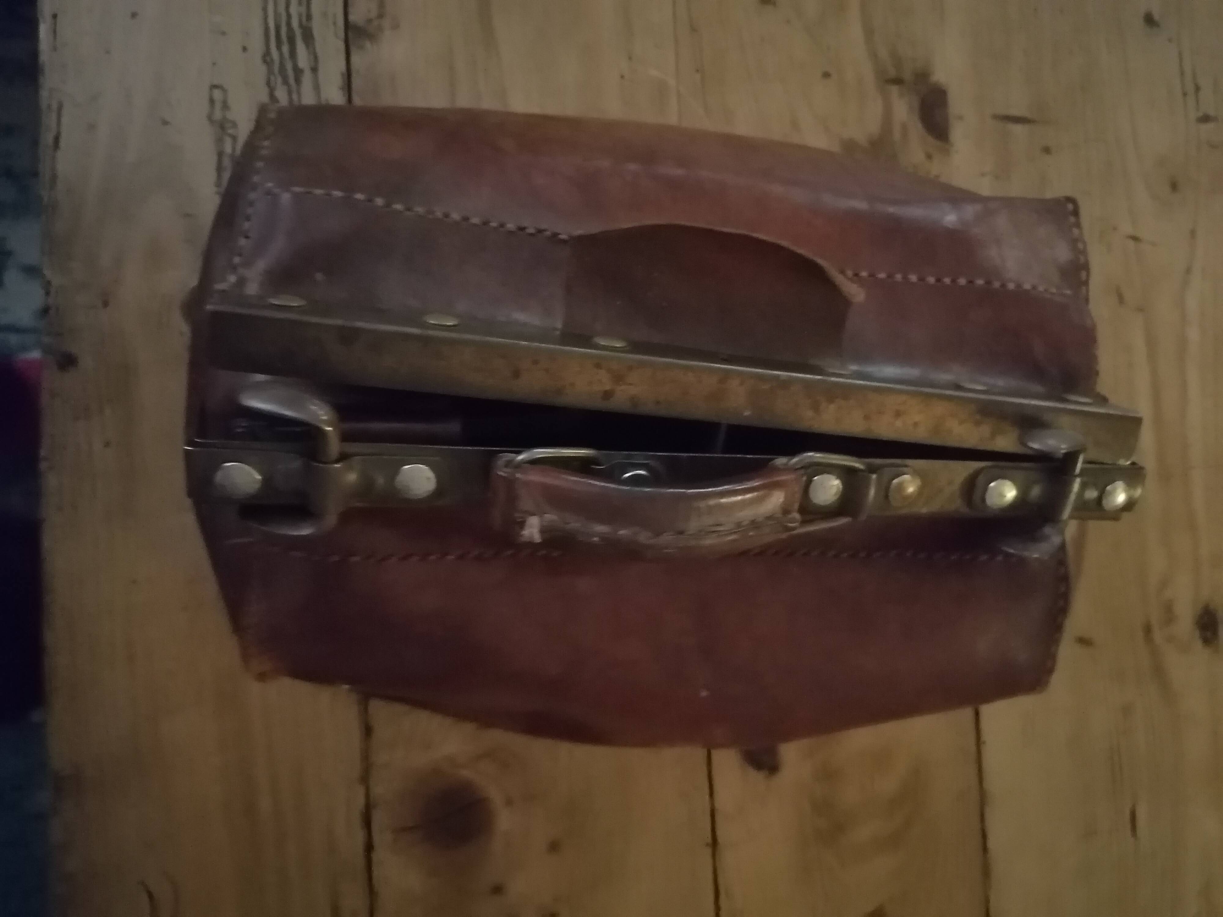 Leather doctor's bag