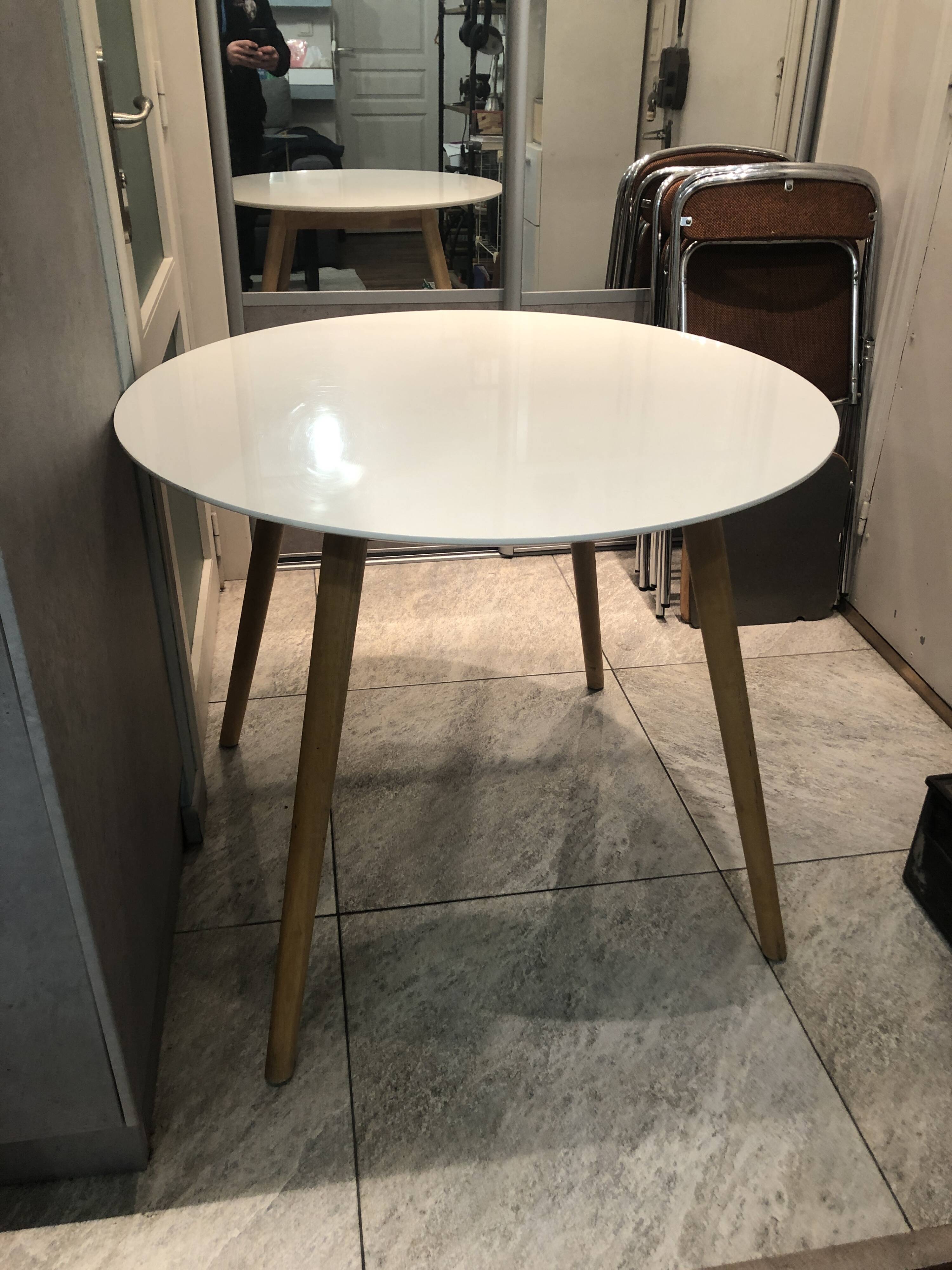 Scandinavian table style