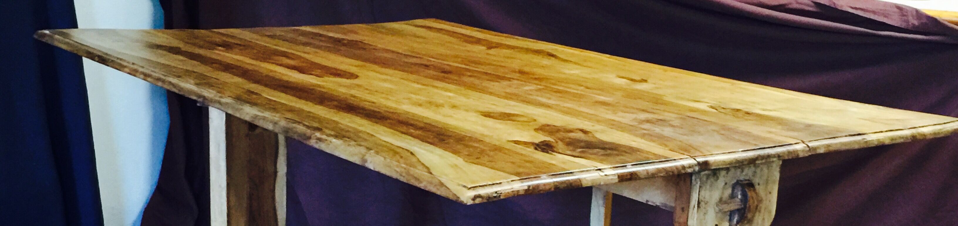 Table en noyer pliable fabrication artisanale