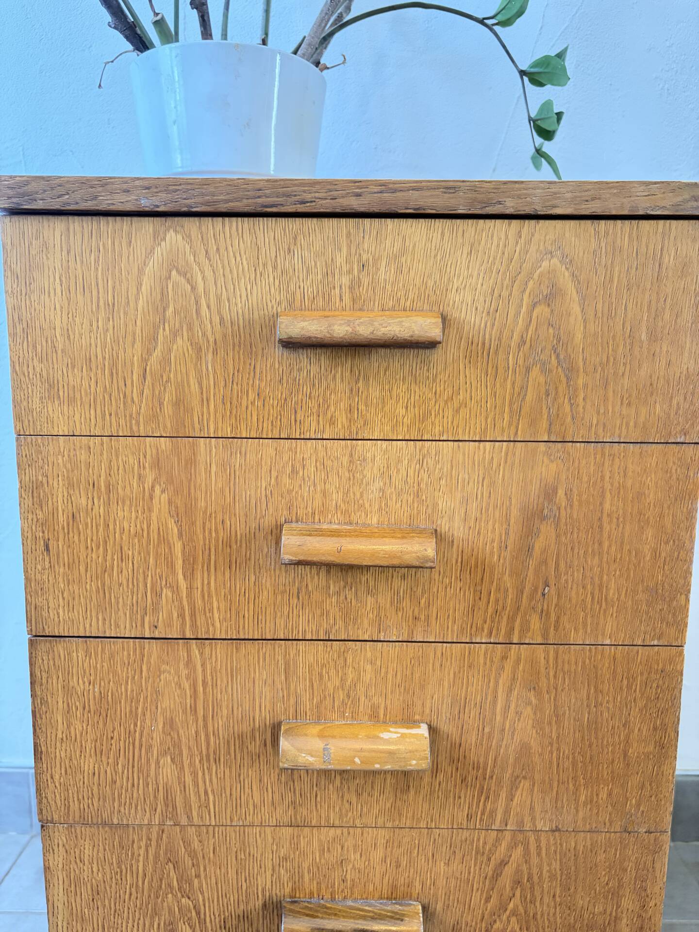Vintage chest of drawers