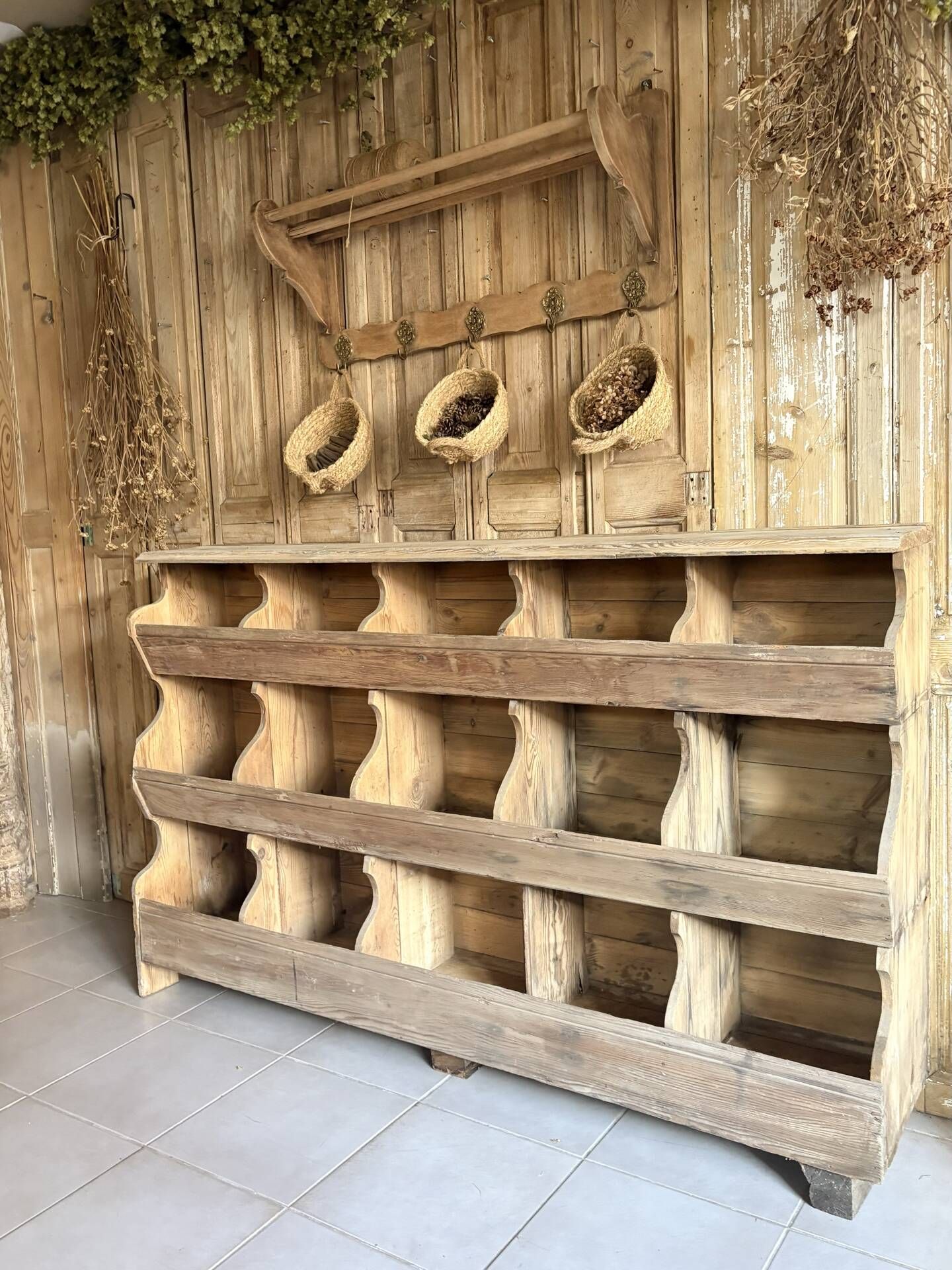 Ancien grainetier , meublé casiers en bois