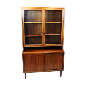 Armoire avec portes en verre ainsi que portes coulissantes en bois de rose de conception danoise des années 1960