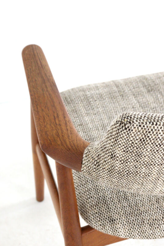 Svend Åge Eriksen for Glostrup GM11 chair - danish design - new upholstery