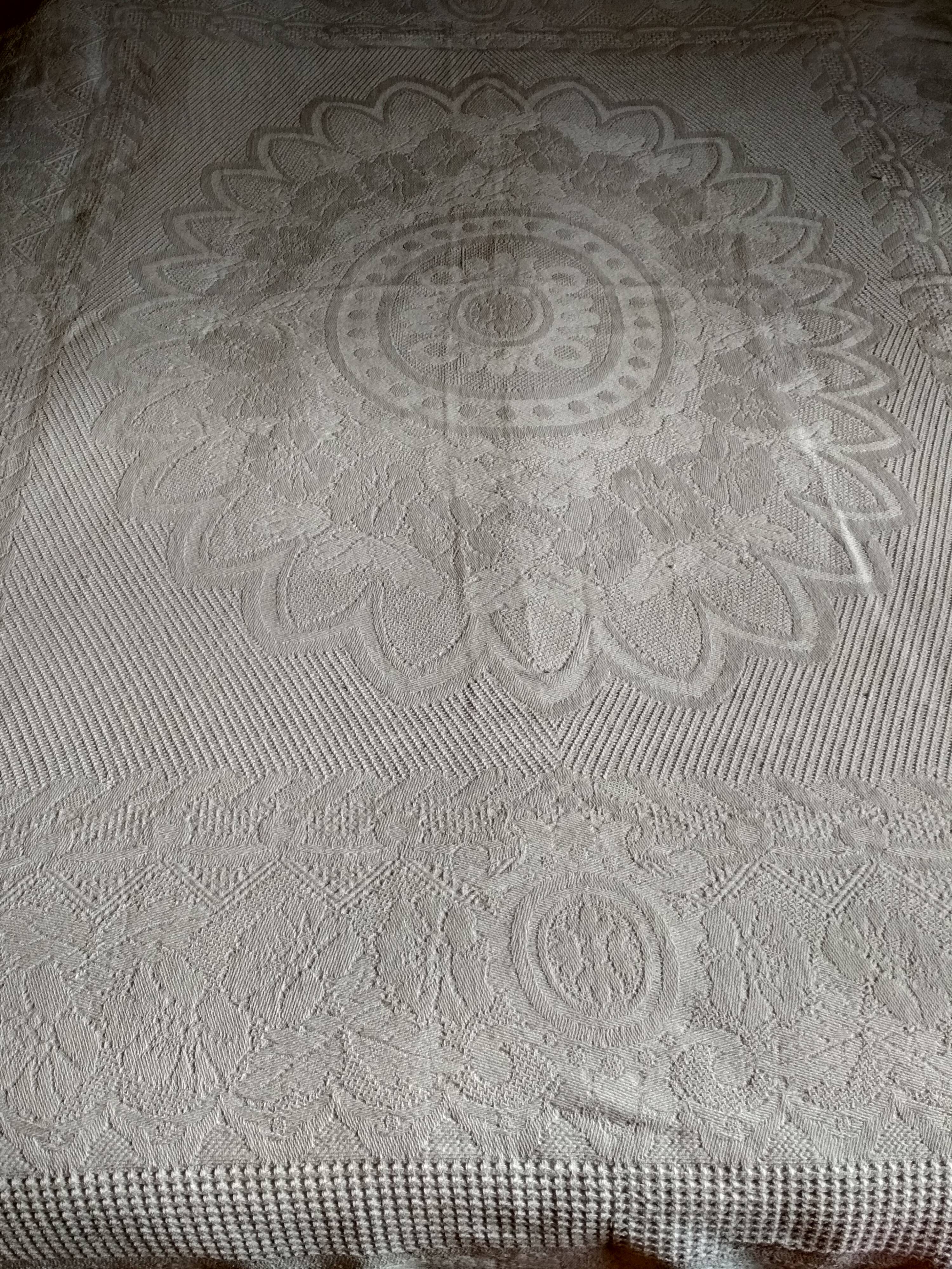 Bedspread in woven white cotton, double bed