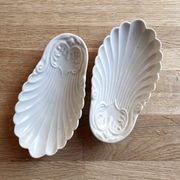 Paire de coupelles coquilles en porcelaine
