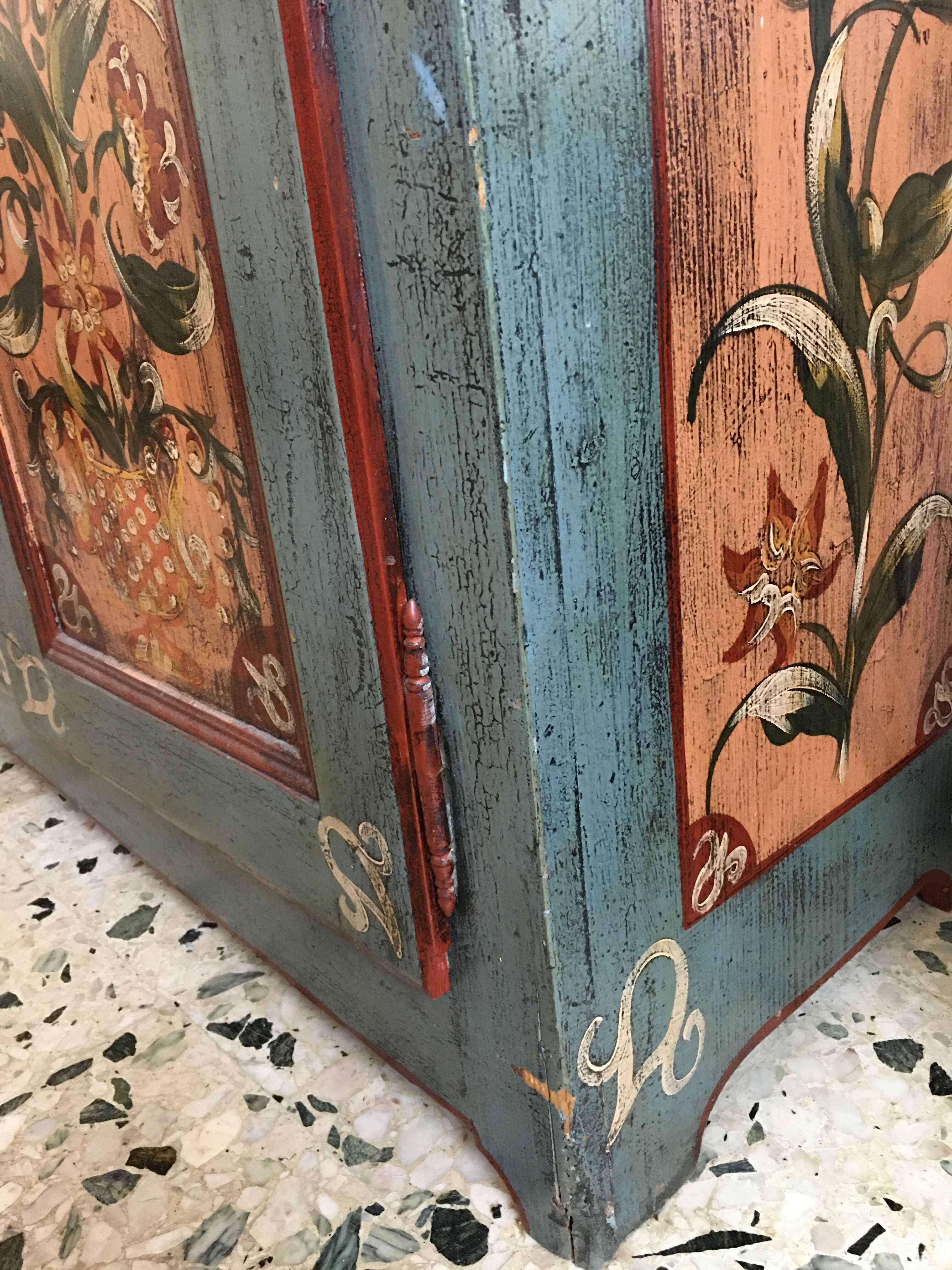 Parisian buffet with hand-painted patterns, 2 doors and 2 drawers.