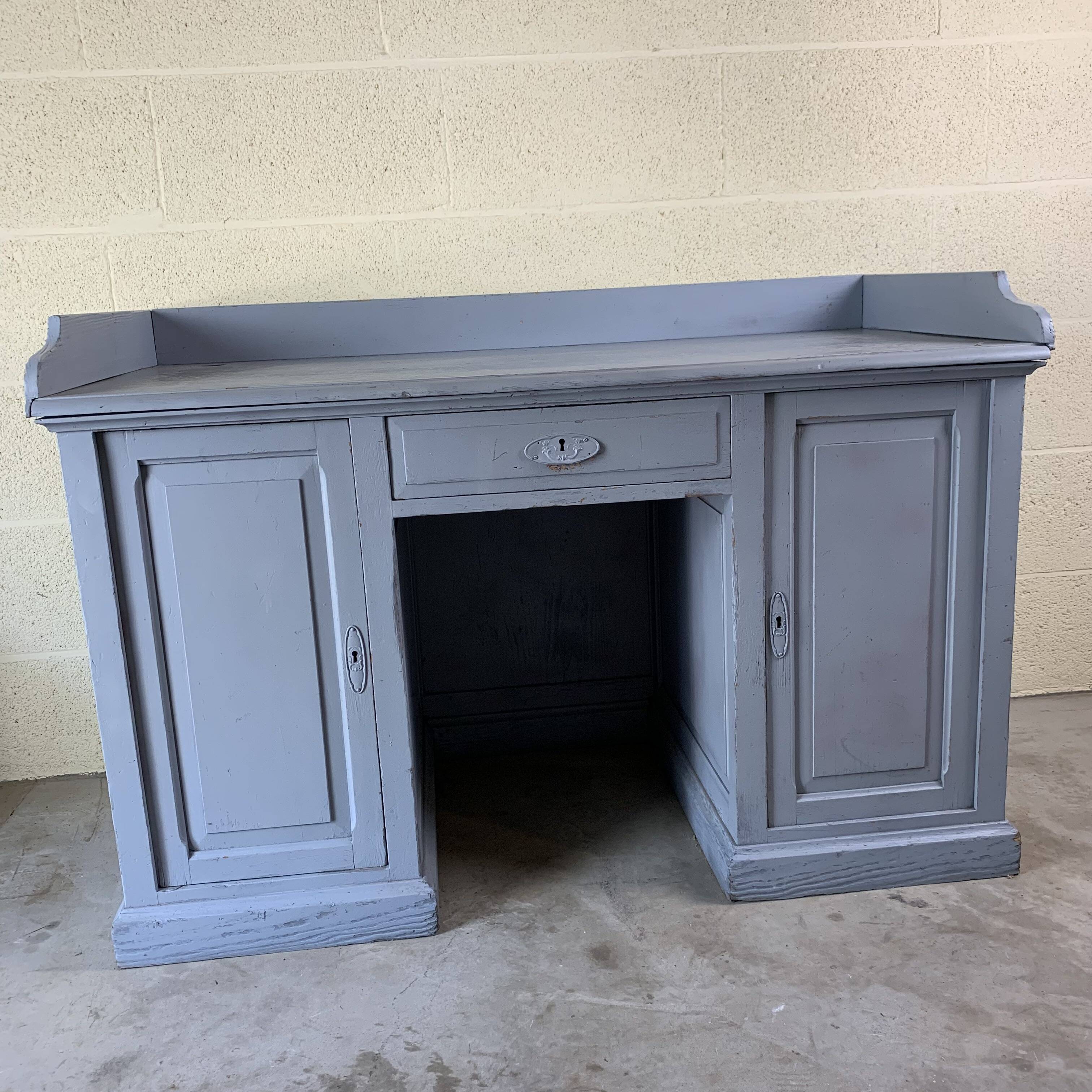 Pedestal desk or counter