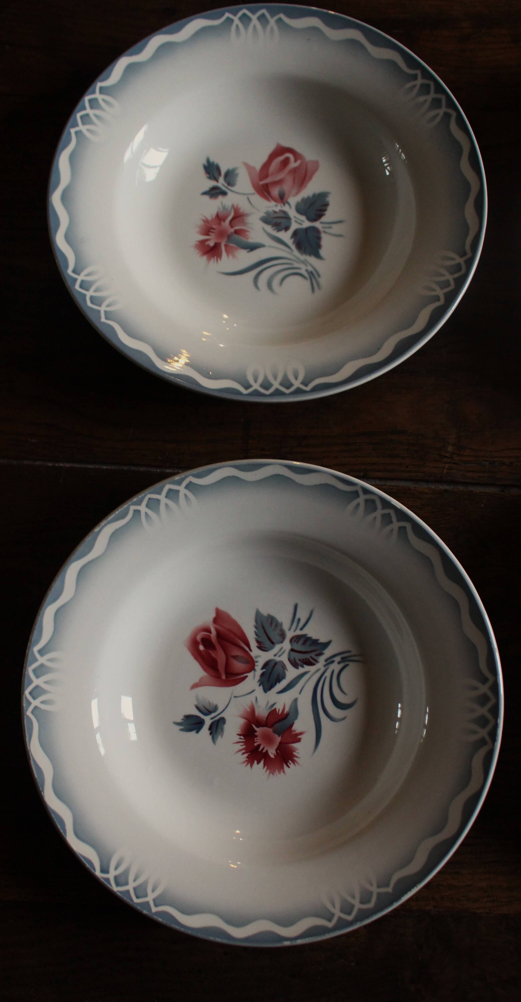 6 mismatched soup plates Digoin Sarreguemines red blue pink