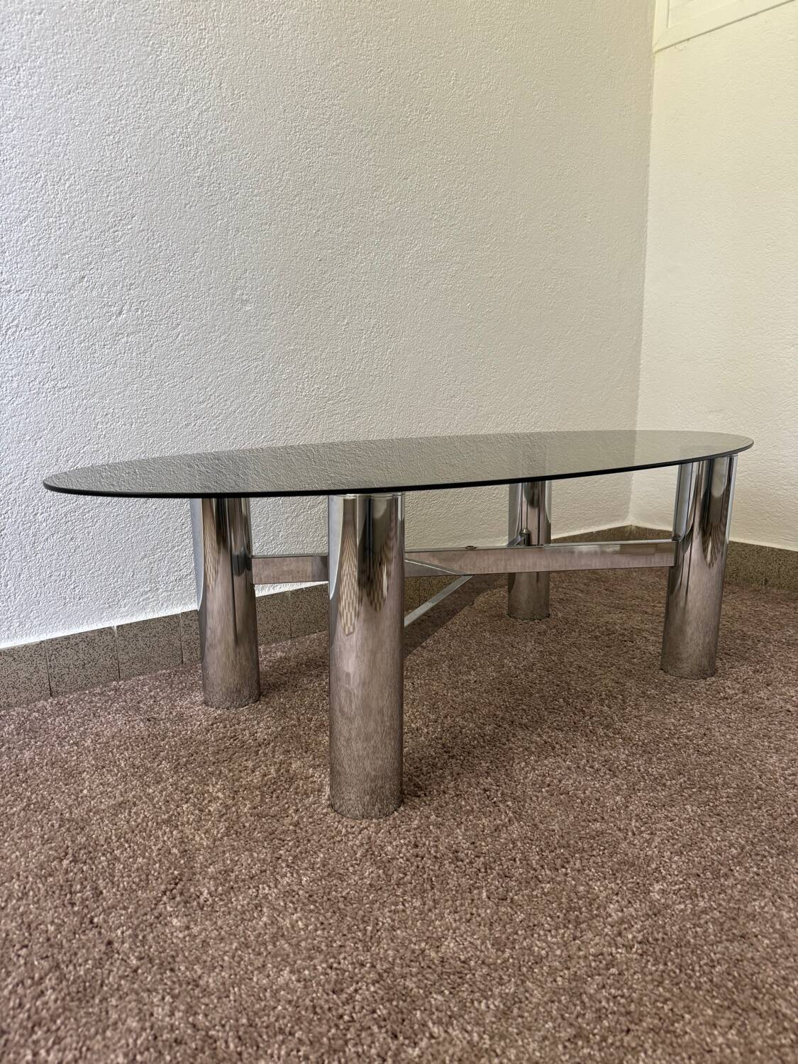 Table basse métal chromé verre fumé années 70