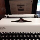 Typewriter oOlympia monica electric s