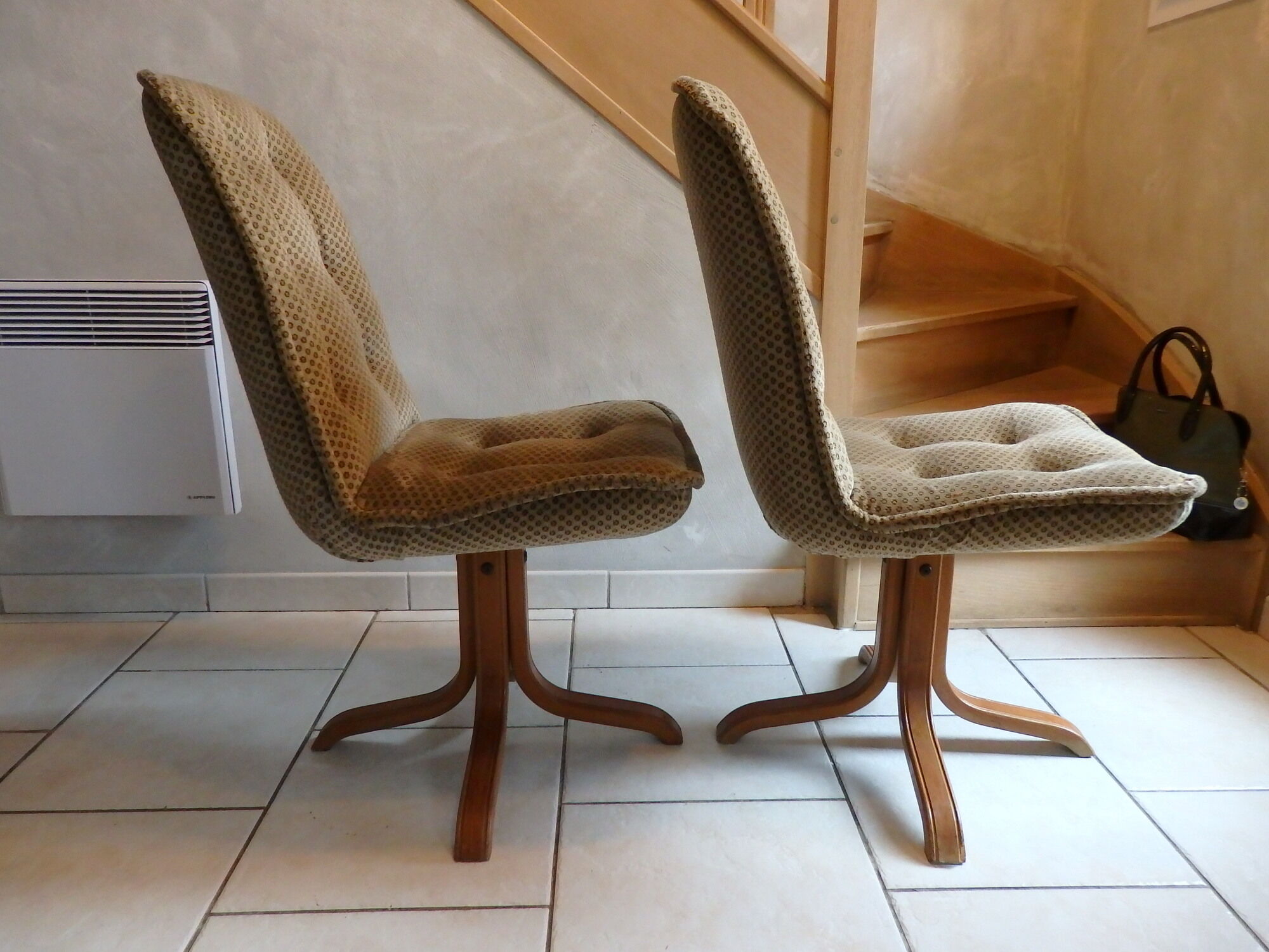 Paire de chaises pivotantes des années 70/80