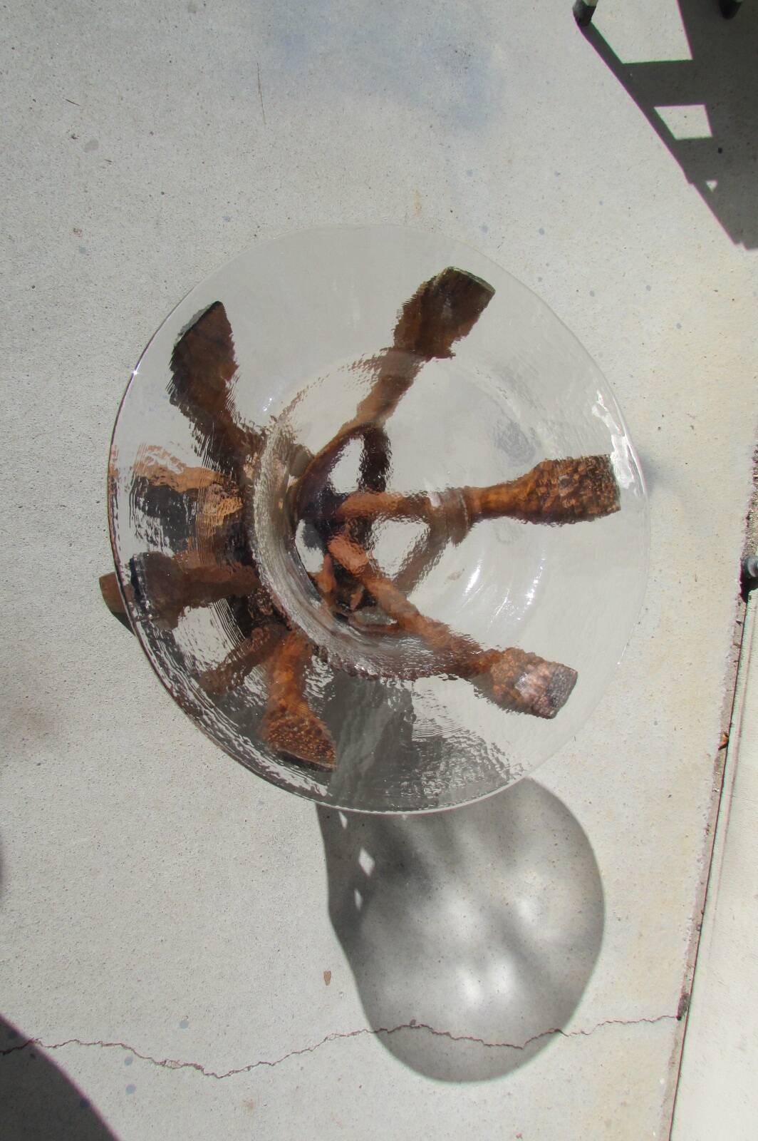 Rare six-branched intertwined pied and glass top.