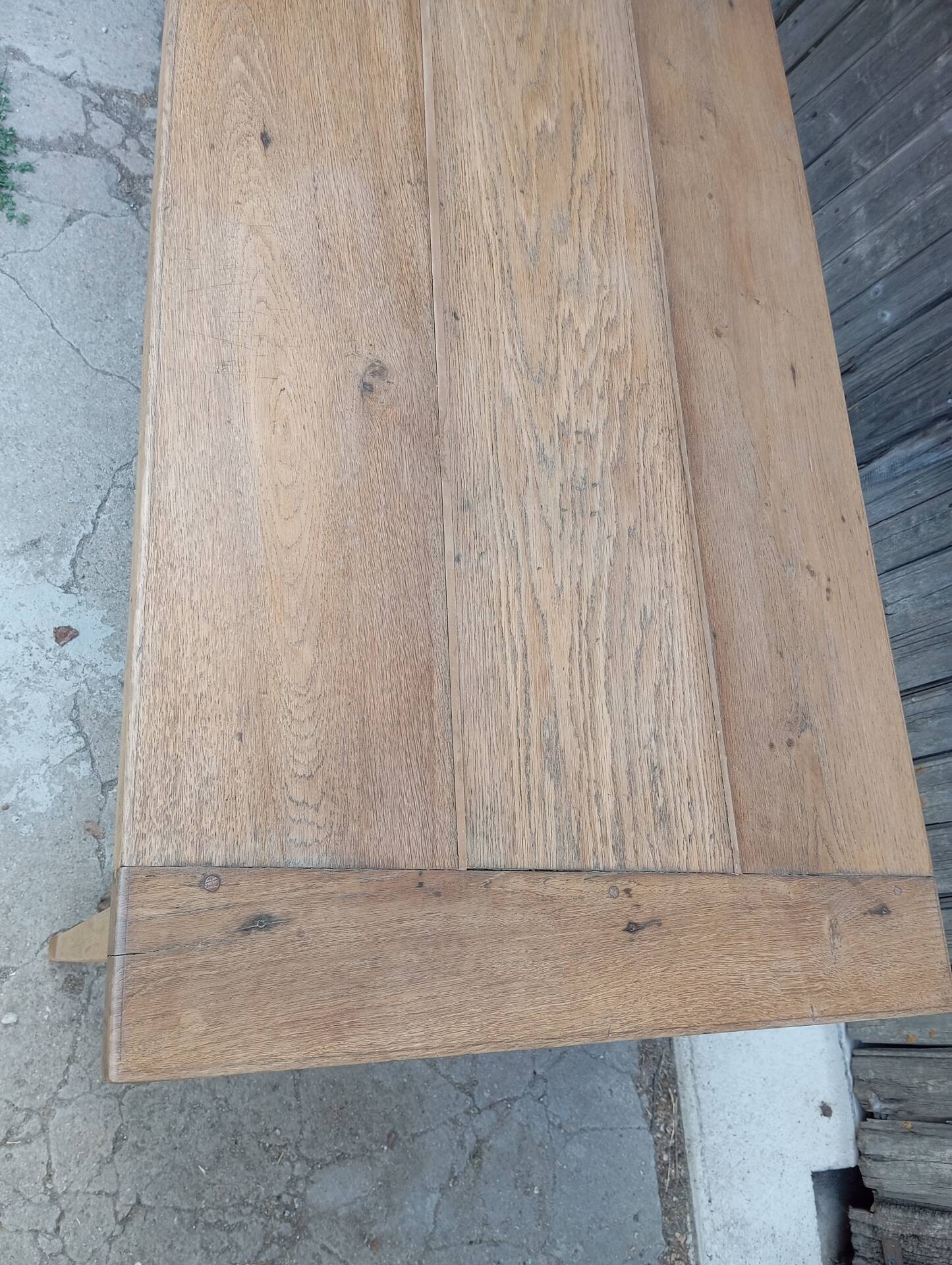 Farm table