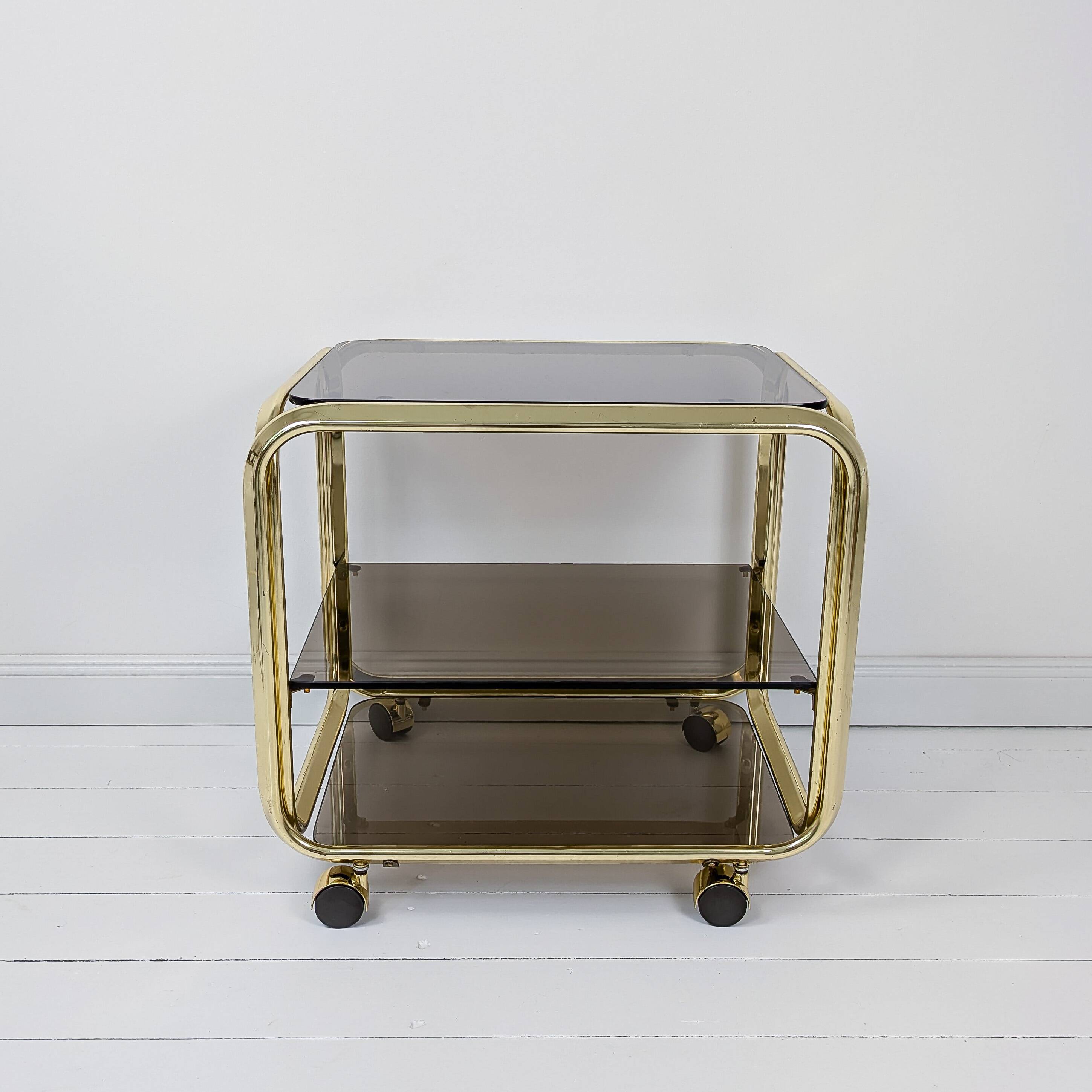 Chariot de bar Table de bar en laiton fumé Mid Century Hollywood Regency Table d'appoint à roulettes