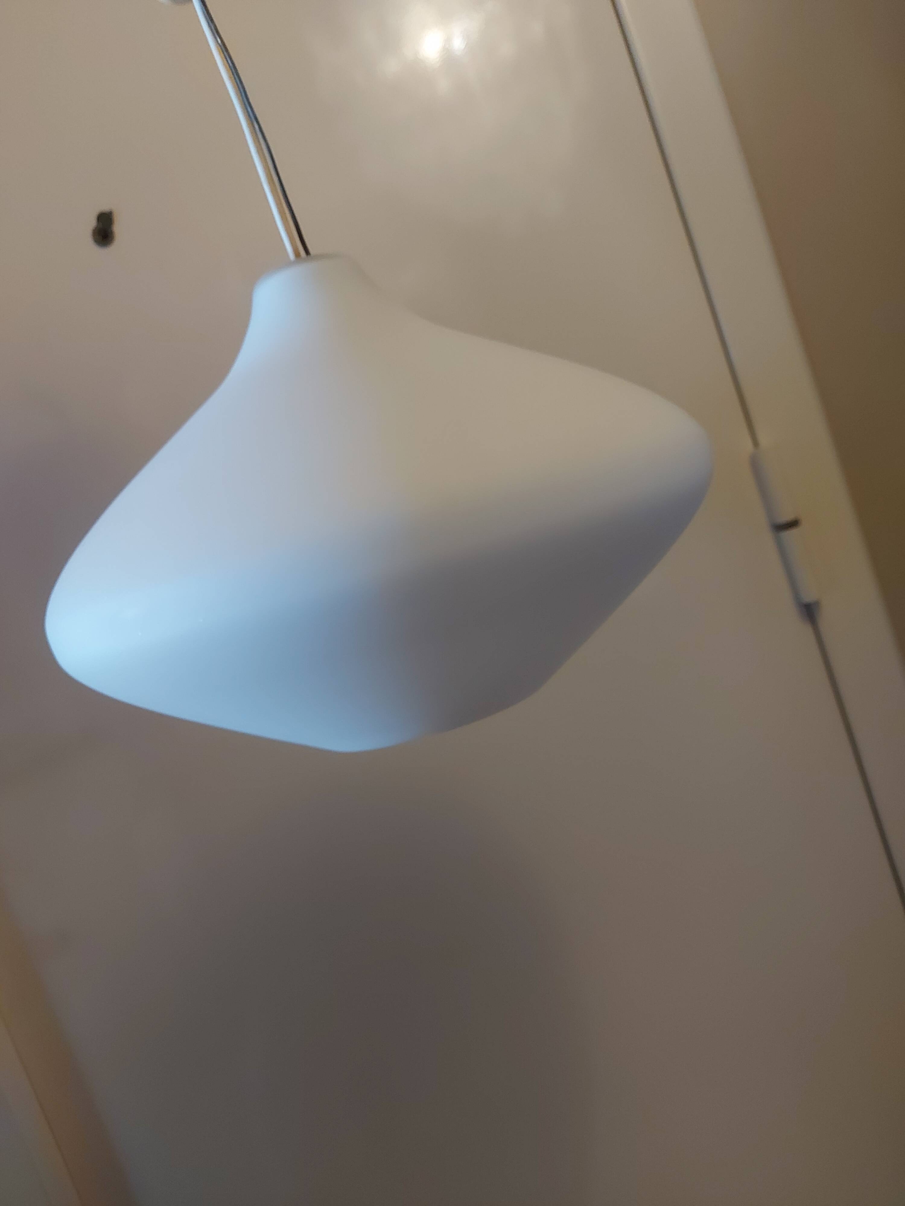 Vintage suspension in white opaline