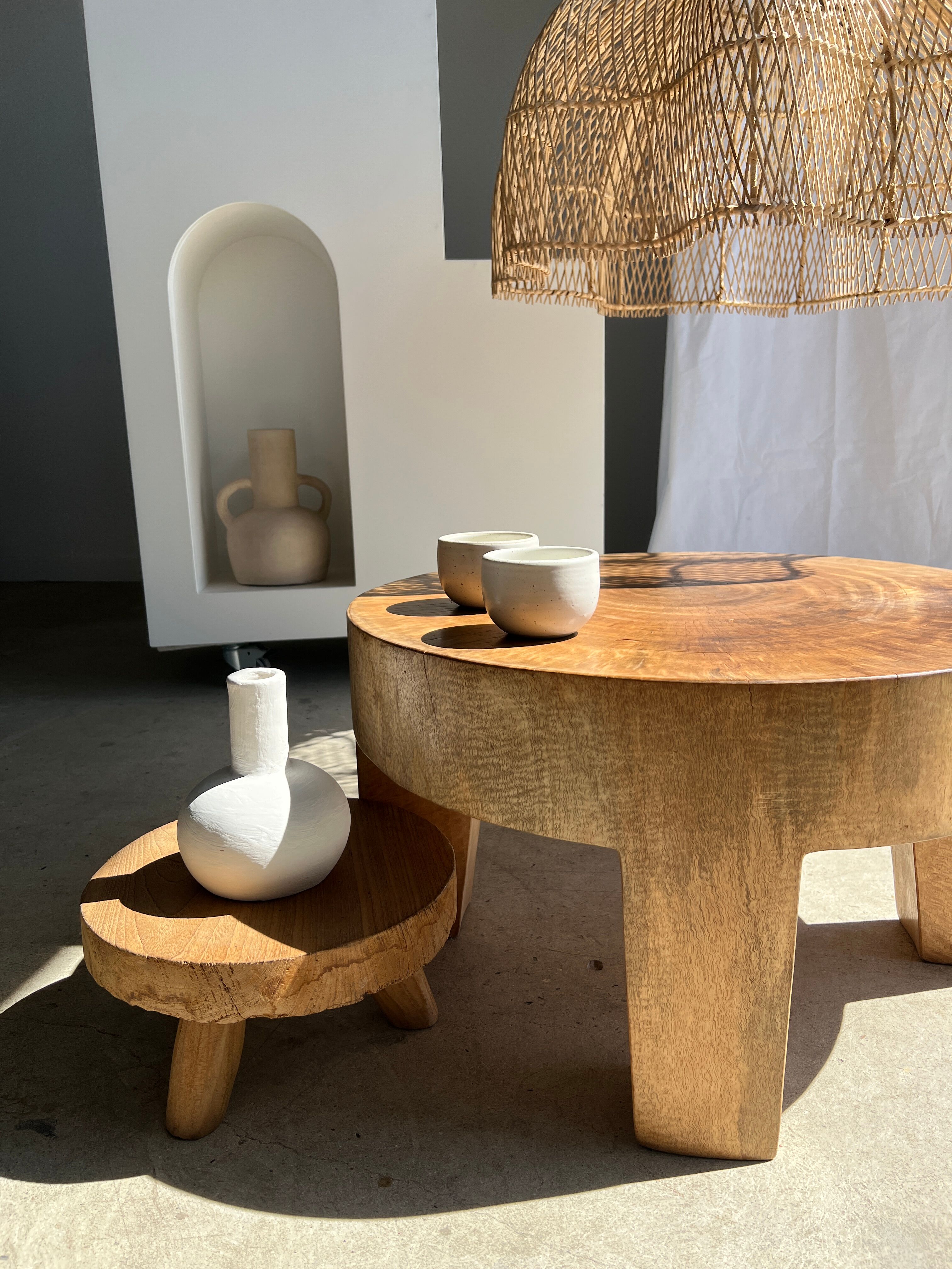 Quadripod coffee table in solid wood monoxyl natural color (dark)