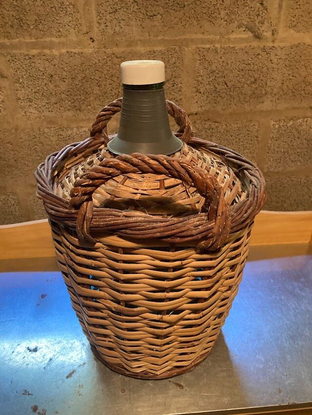 Dame-jeanne in 10L glass and wicker basket, old