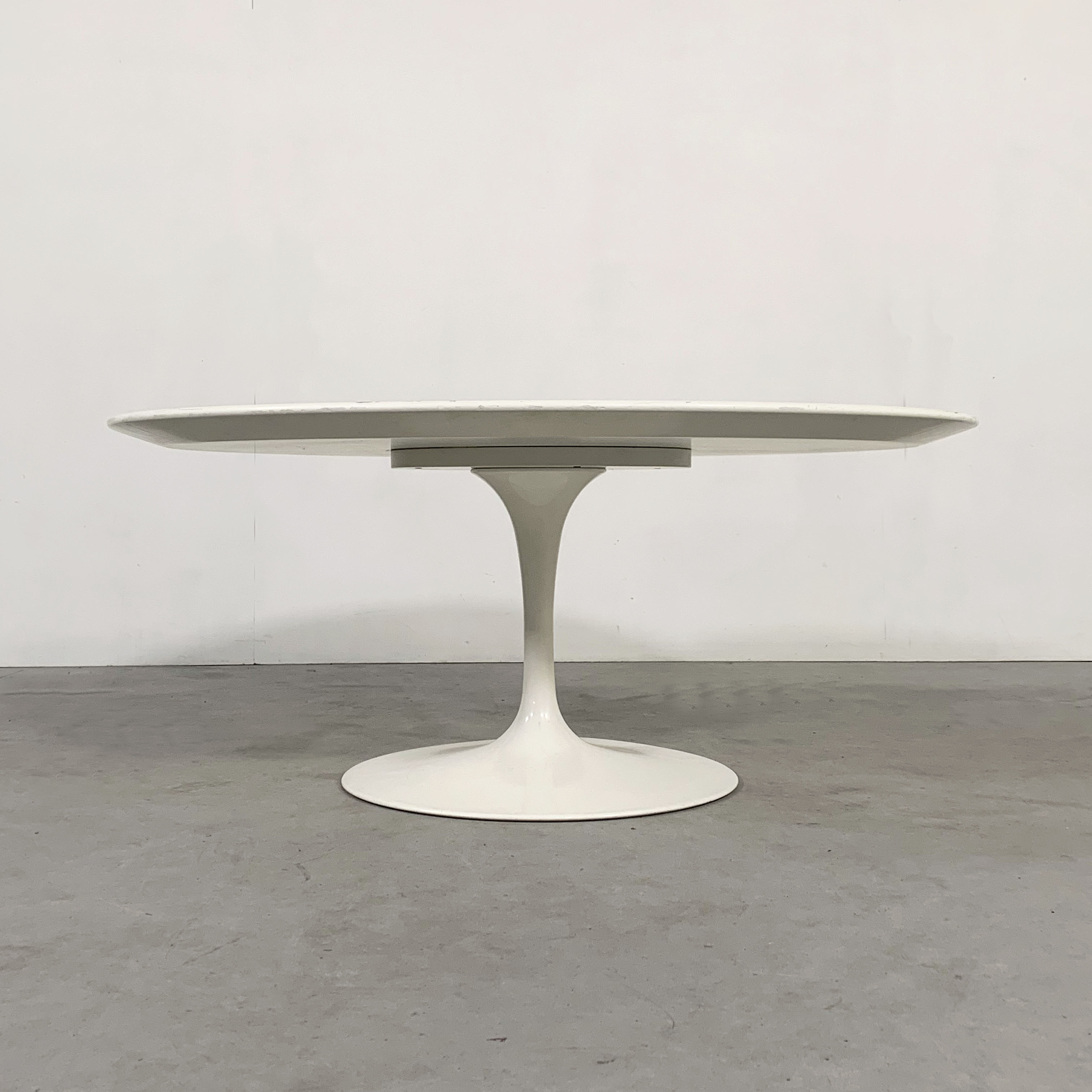 Tulip coffee table by Eero Saarinen for Knoll, 1960