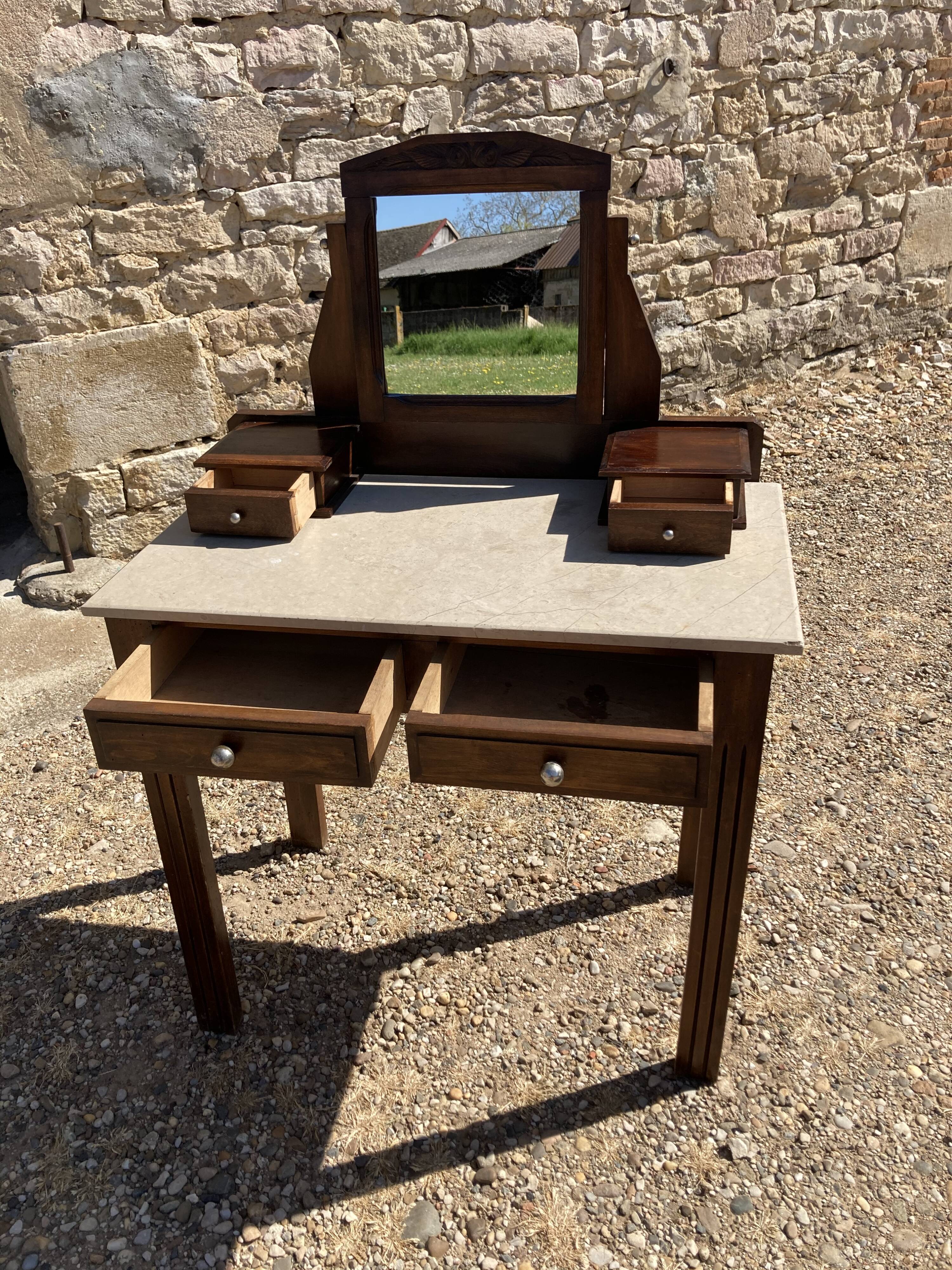 Art Deco hairdresser