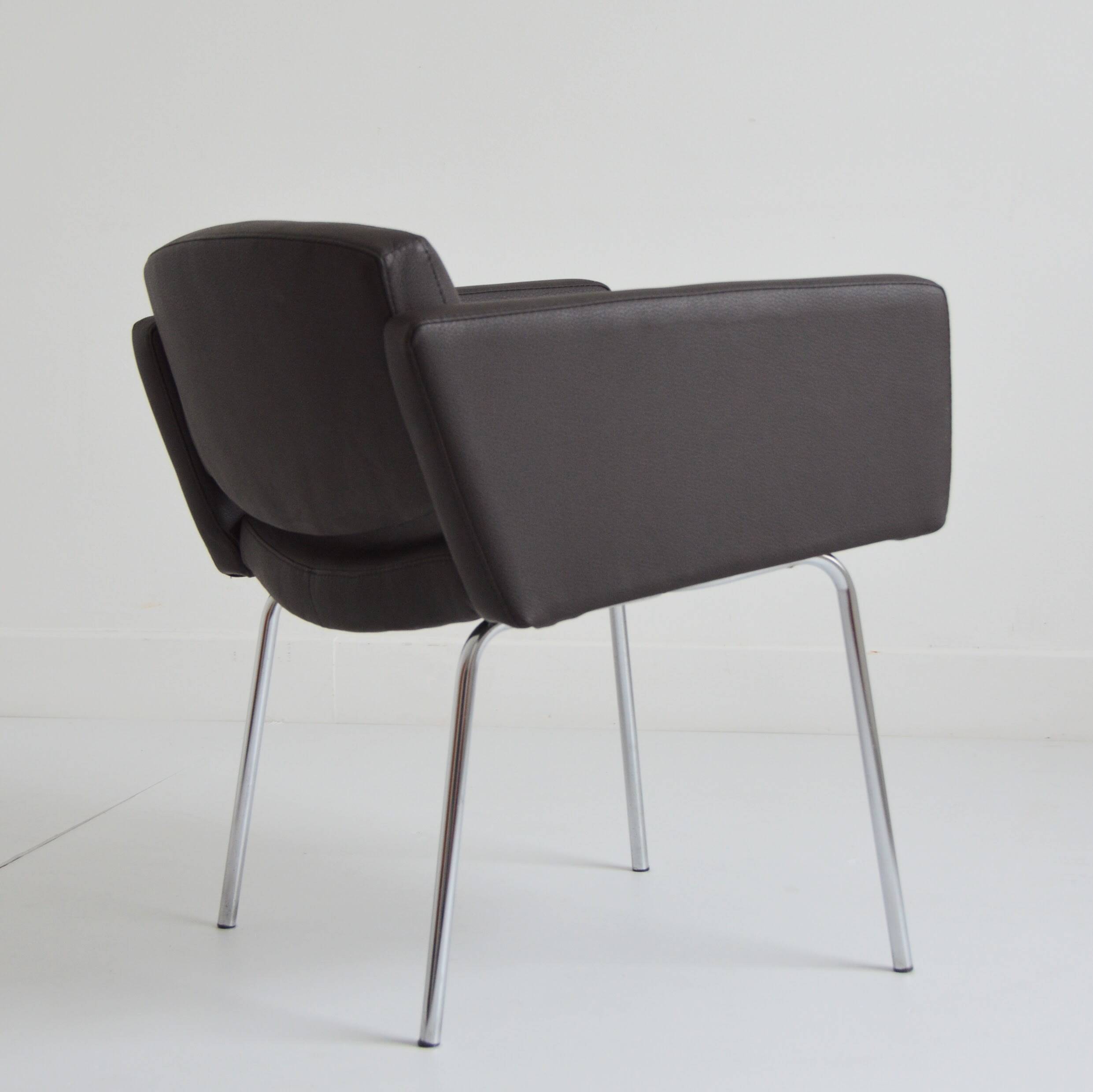Fauteuil « Conseil » de Pierre Guariche pour Meurop 1960s