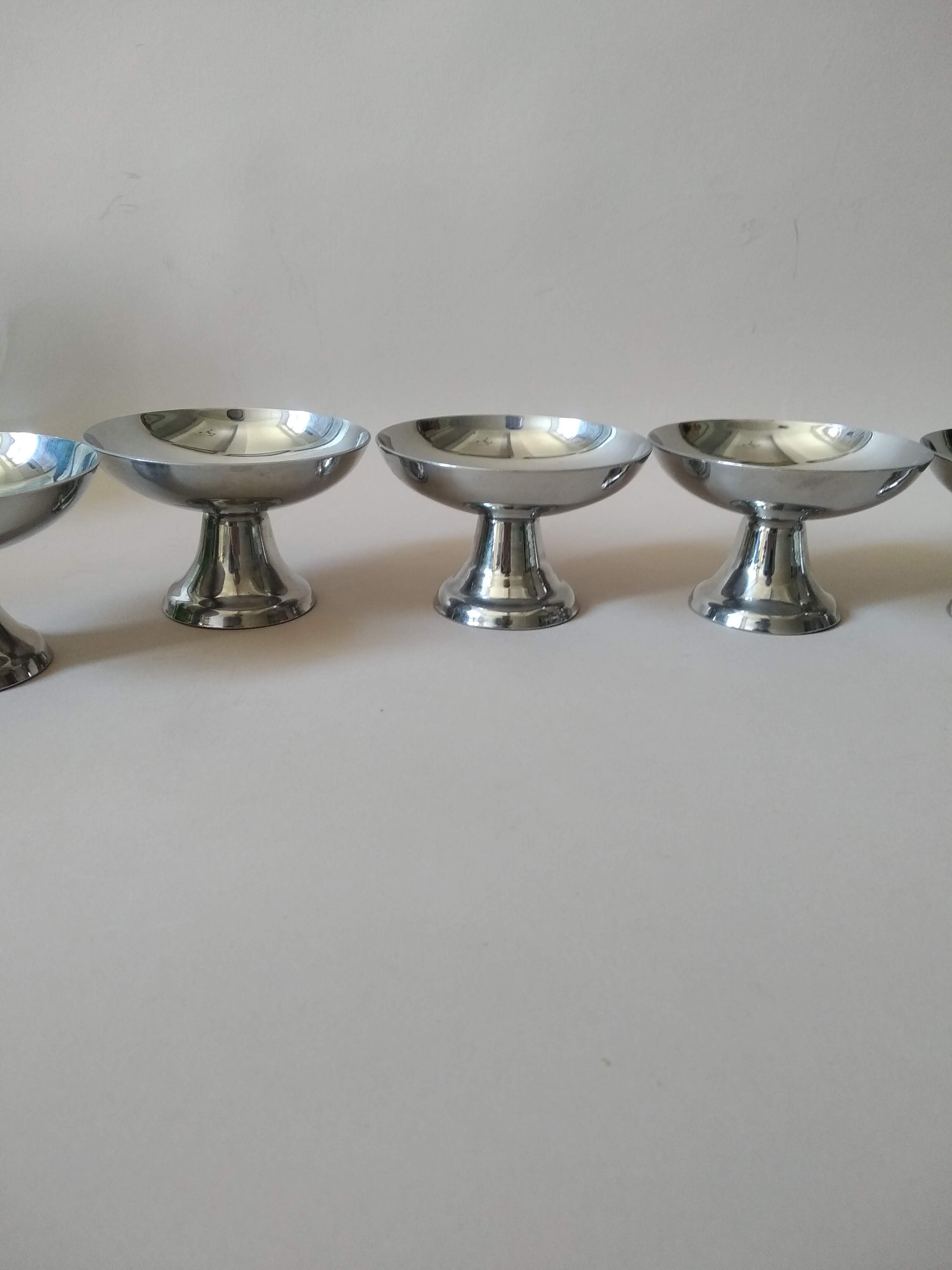 8 coupelles sur pied en inox Guy Degrenne
